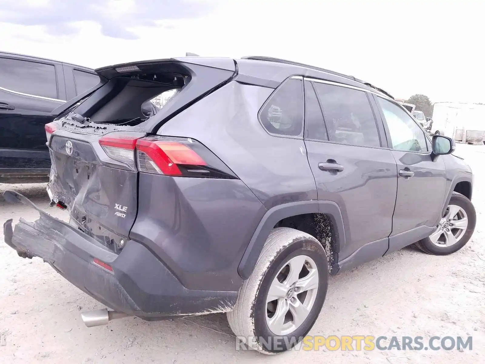 4 Photograph of a damaged car 2T3P1RFV3LC088725 TOYOTA RAV4 2020