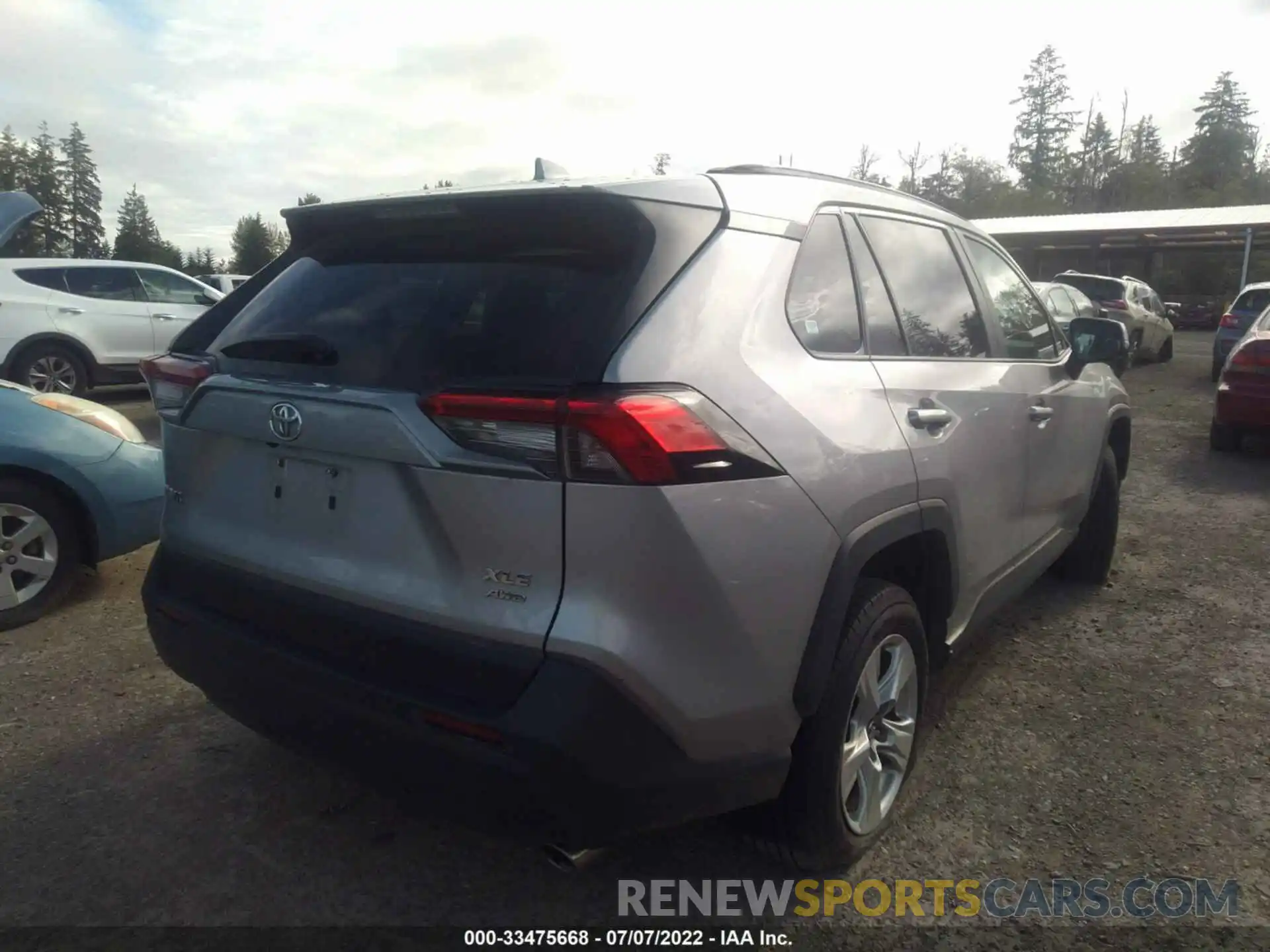 4 Photograph of a damaged car 2T3P1RFV3LC090393 TOYOTA RAV4 2020