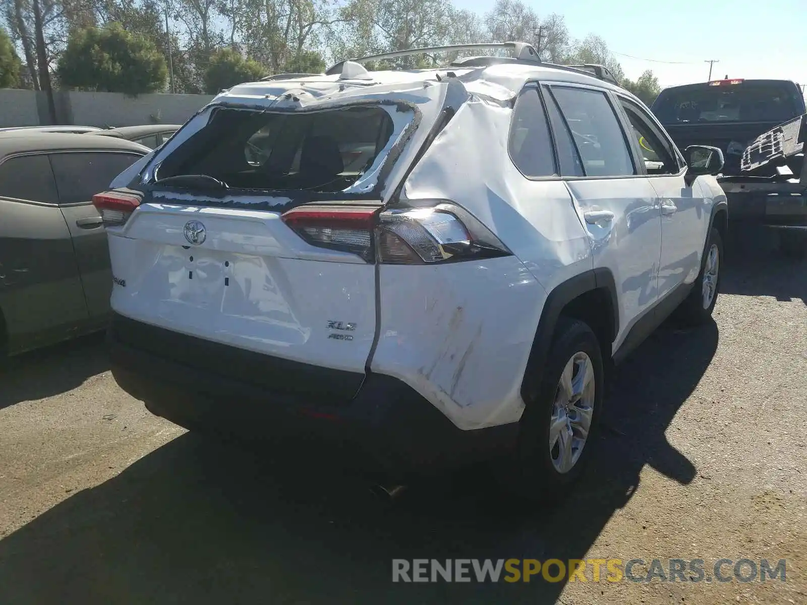 4 Photograph of a damaged car 2T3P1RFV3LC097134 TOYOTA RAV4 2020