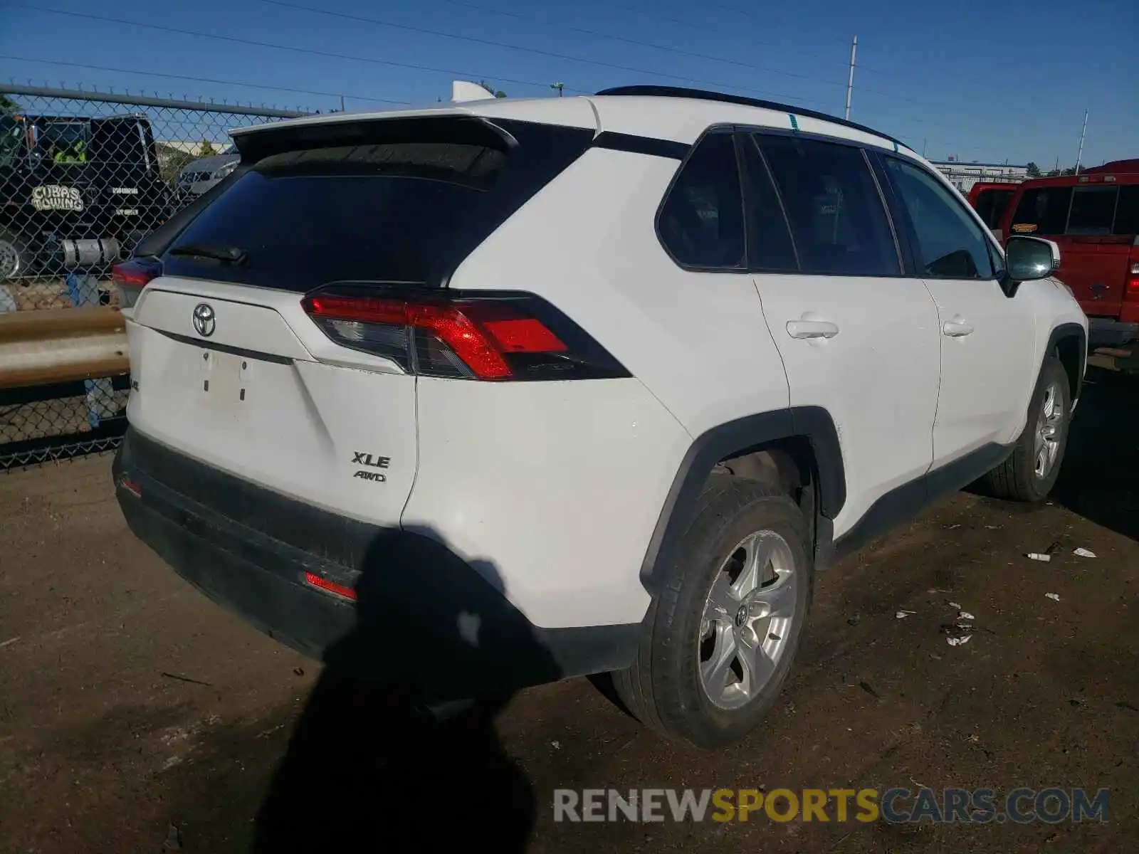 4 Photograph of a damaged car 2T3P1RFV3LC100548 TOYOTA RAV4 2020