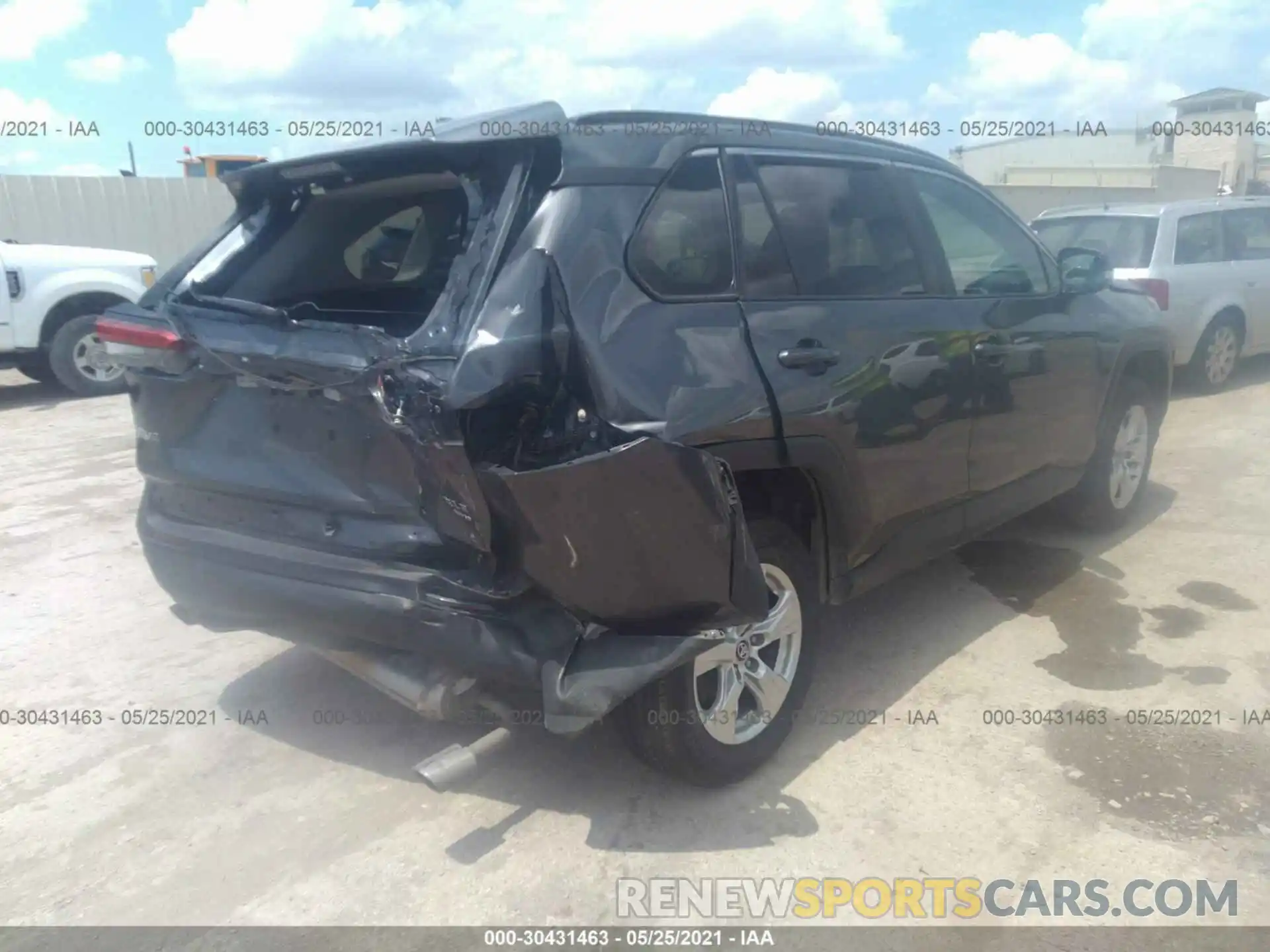 4 Photograph of a damaged car 2T3P1RFV3LC100985 TOYOTA RAV4 2020