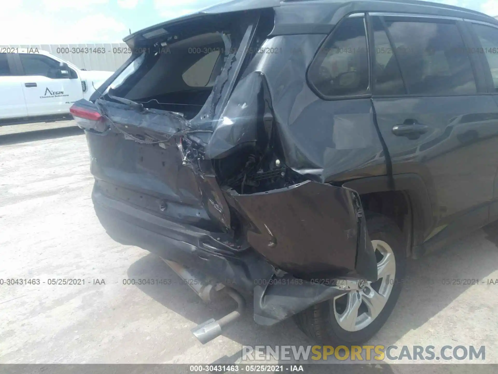 6 Photograph of a damaged car 2T3P1RFV3LC100985 TOYOTA RAV4 2020