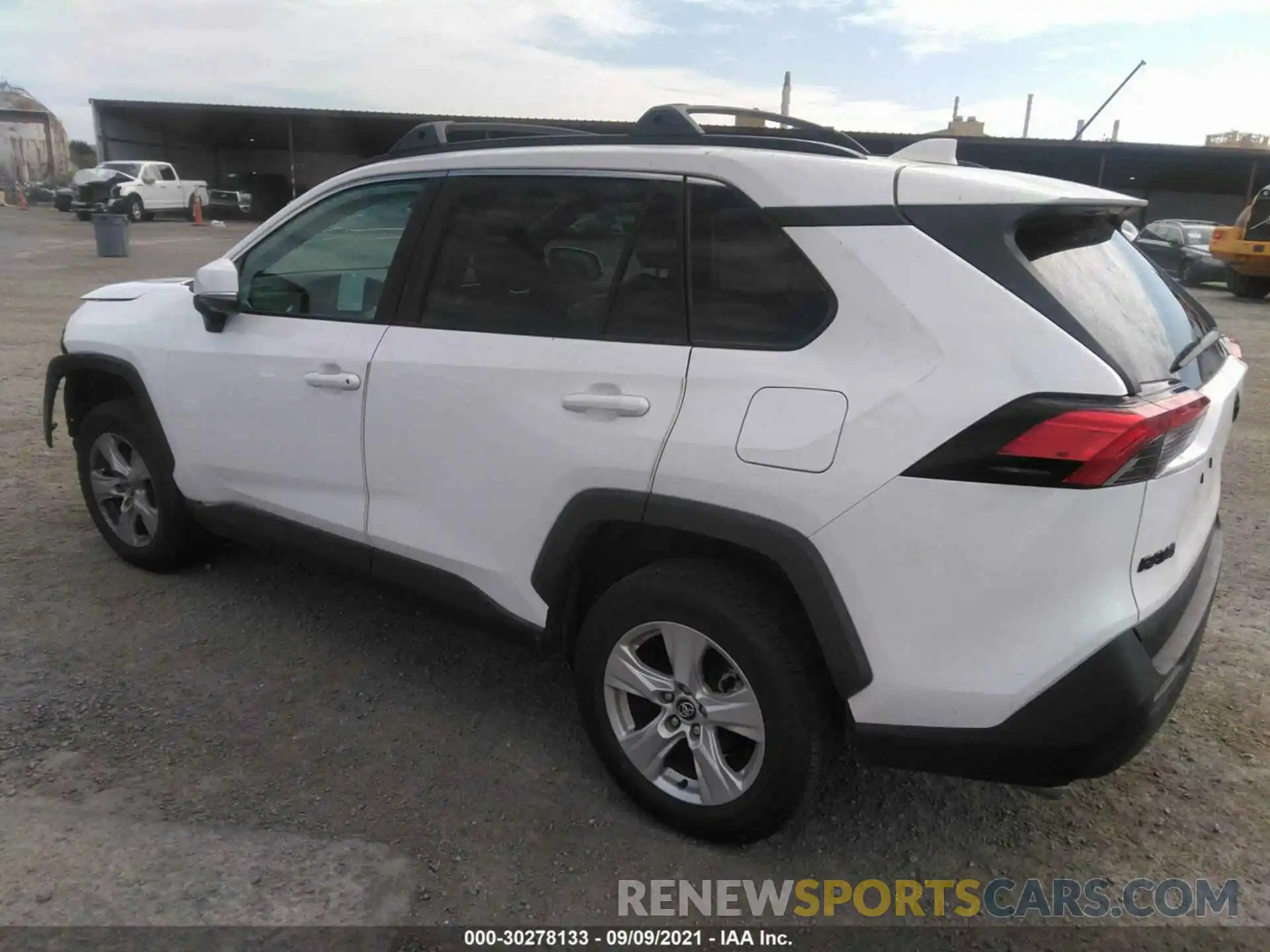 3 Photograph of a damaged car 2T3P1RFV3LC120055 TOYOTA RAV4 2020