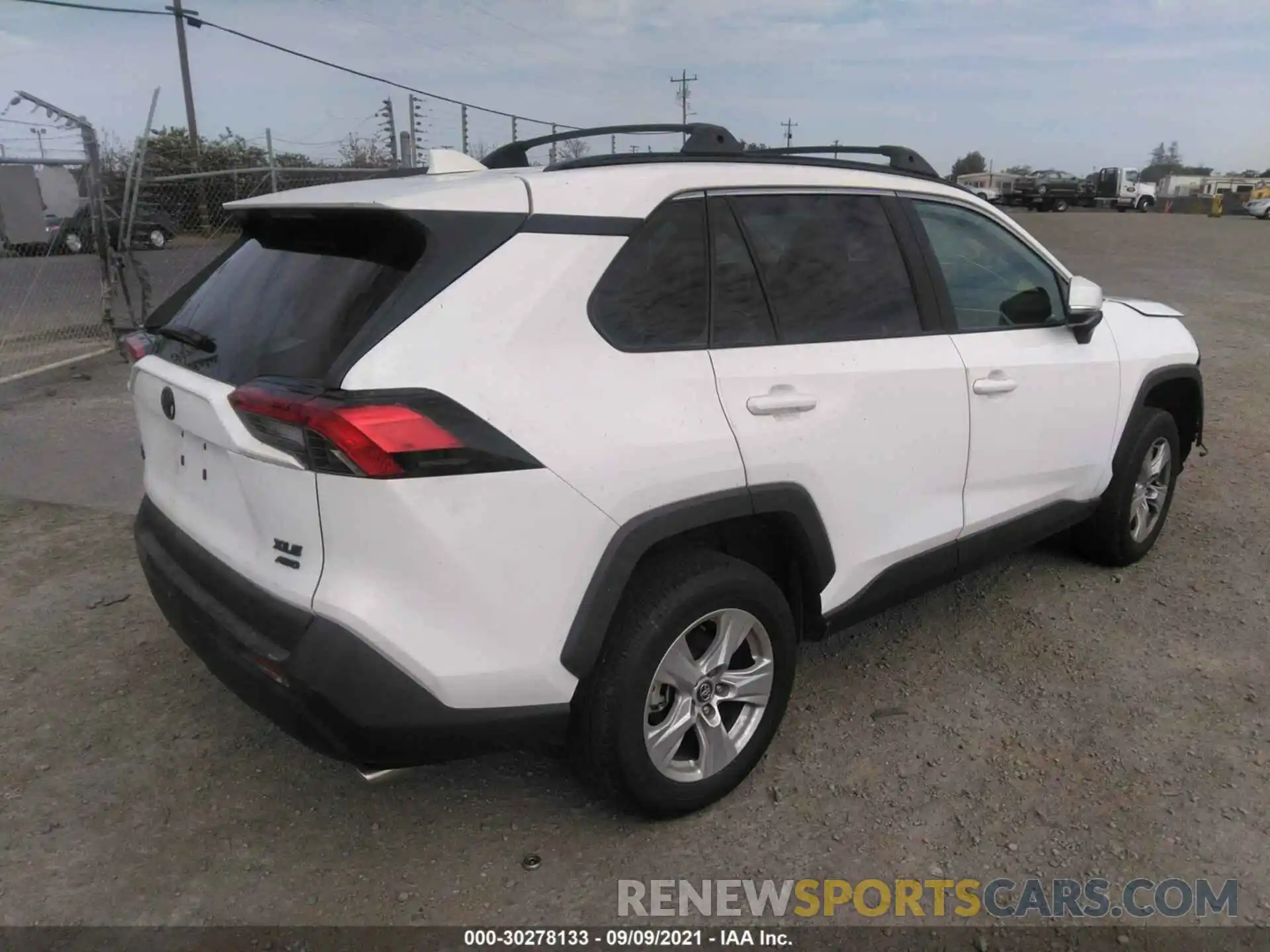 4 Photograph of a damaged car 2T3P1RFV3LC120055 TOYOTA RAV4 2020