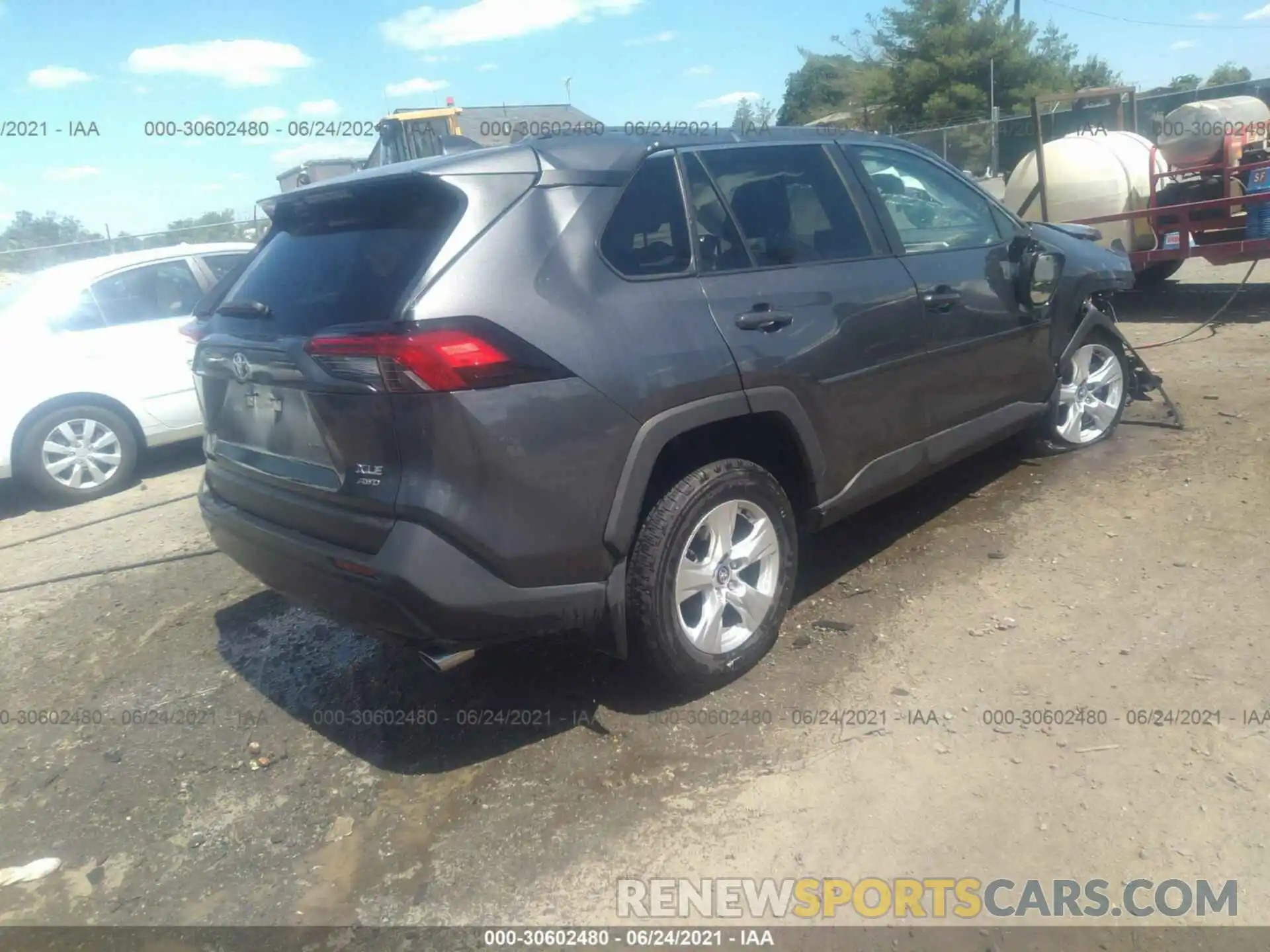 4 Photograph of a damaged car 2T3P1RFV3LW112410 TOYOTA RAV4 2020