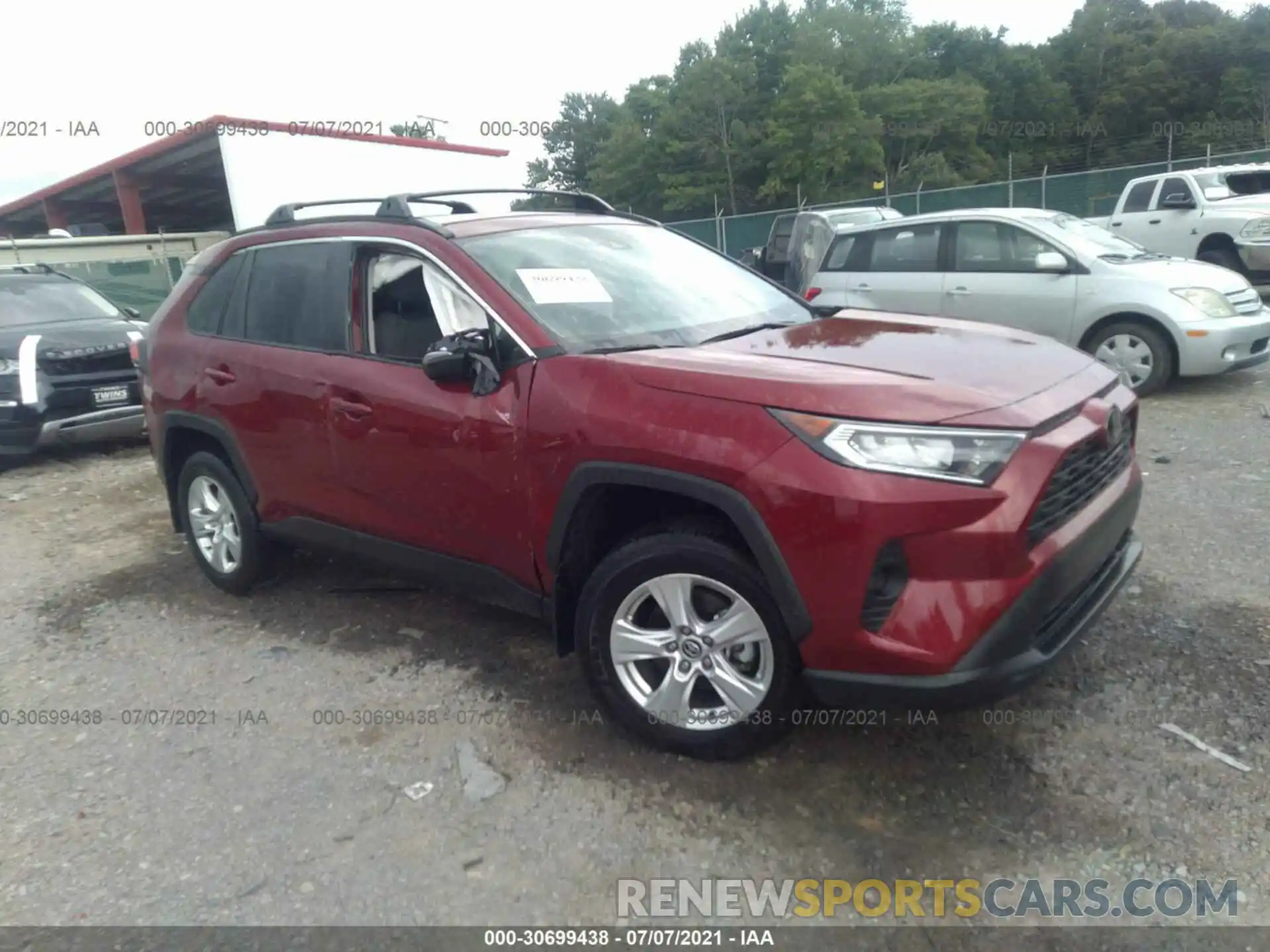 1 Photograph of a damaged car 2T3P1RFV3LW117638 TOYOTA RAV4 2020