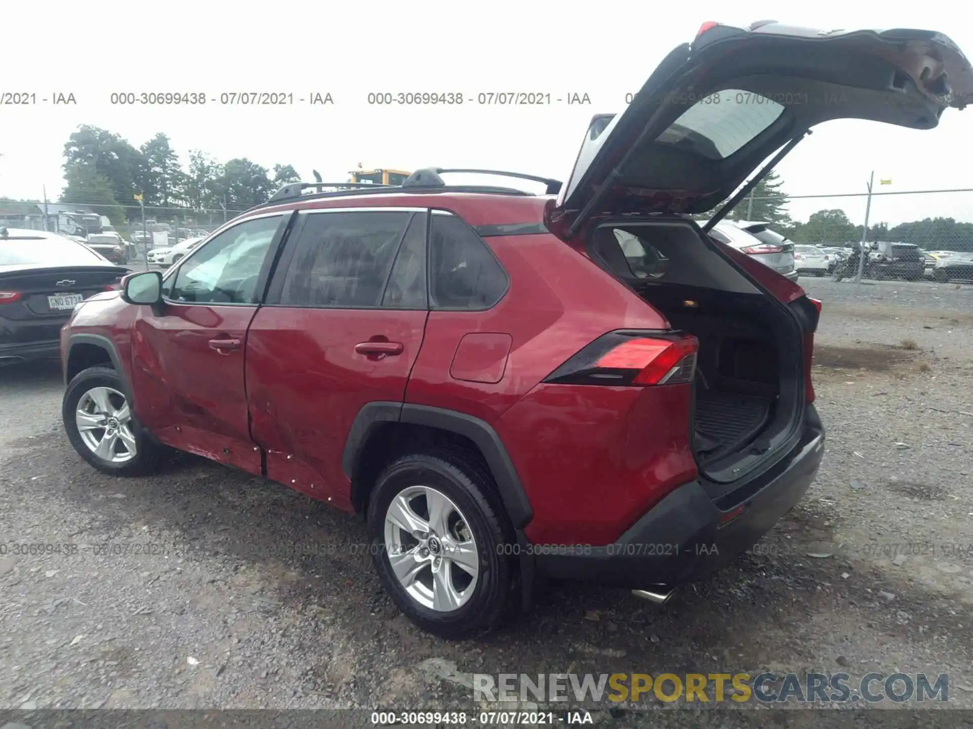 3 Photograph of a damaged car 2T3P1RFV3LW117638 TOYOTA RAV4 2020