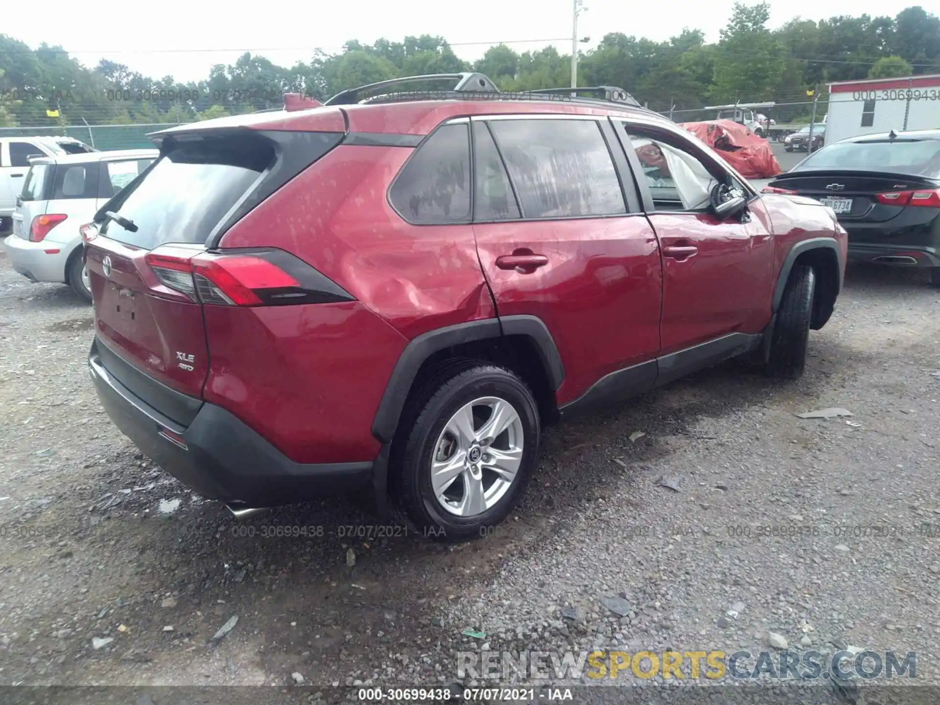 4 Photograph of a damaged car 2T3P1RFV3LW117638 TOYOTA RAV4 2020