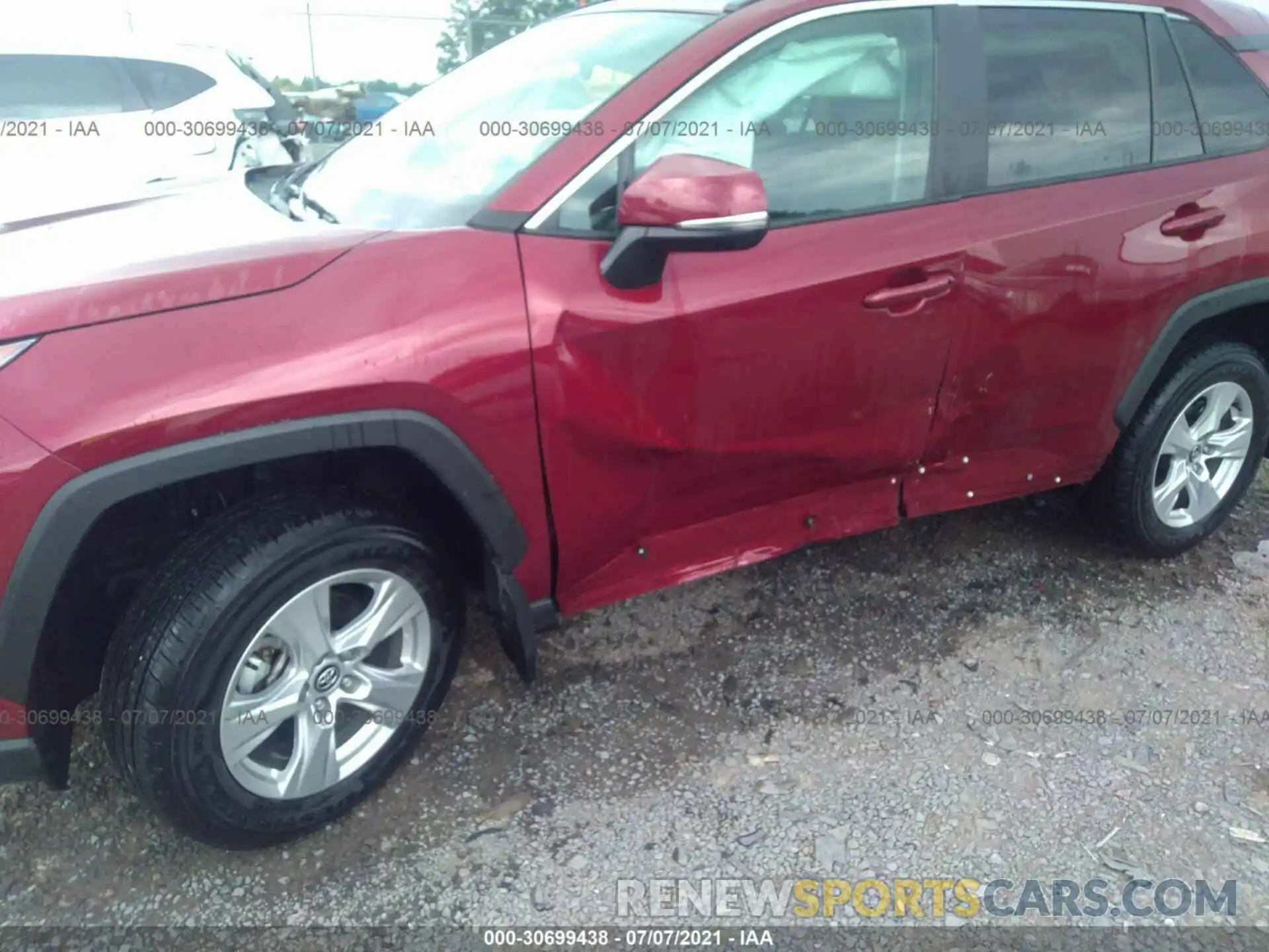 6 Photograph of a damaged car 2T3P1RFV3LW117638 TOYOTA RAV4 2020