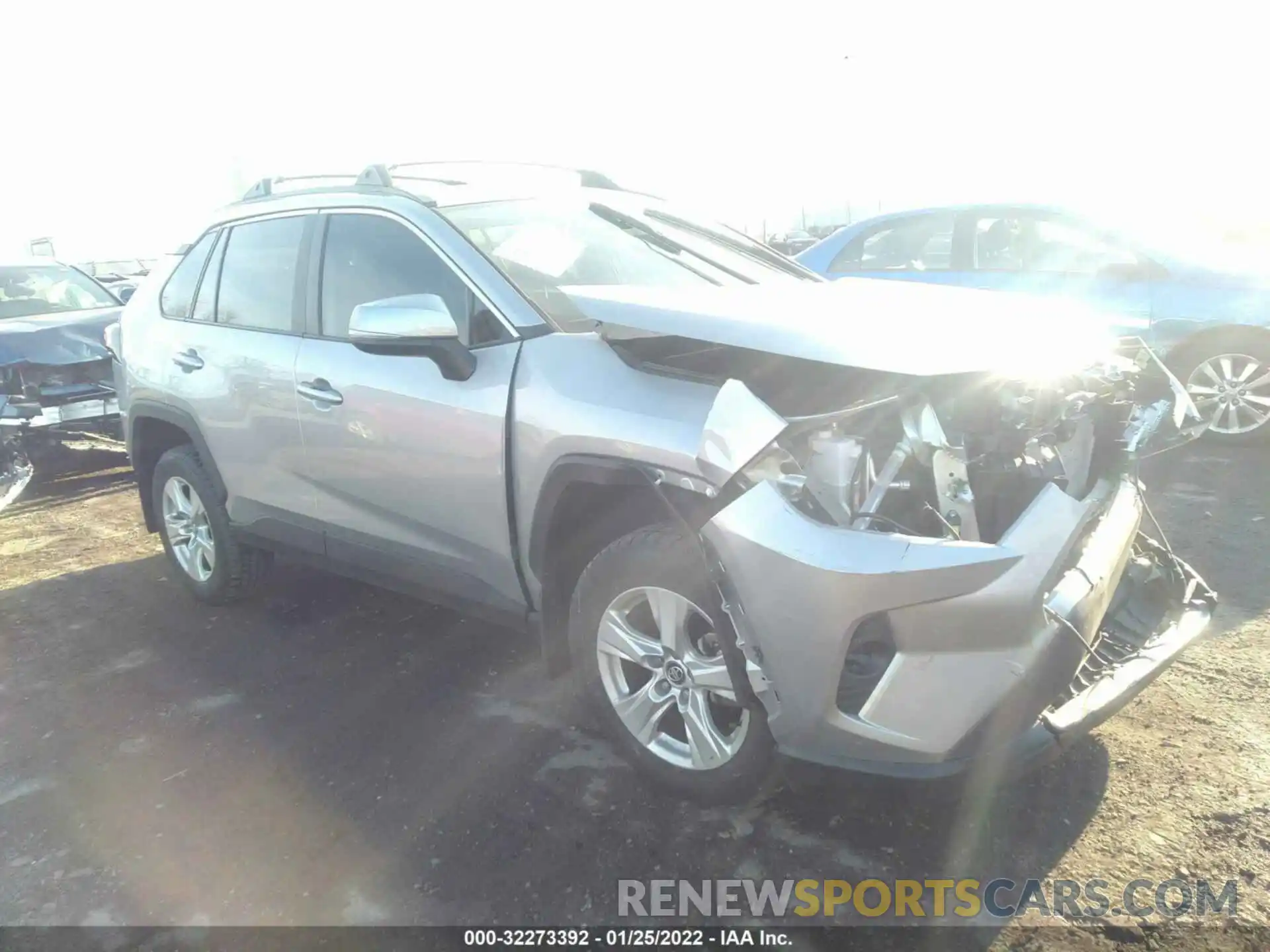 1 Photograph of a damaged car 2T3P1RFV3LW135816 TOYOTA RAV4 2020