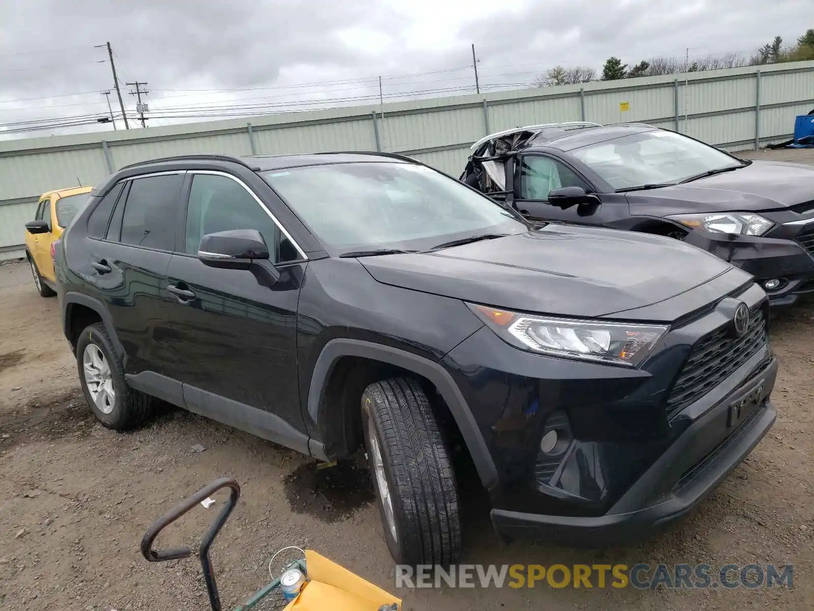 1 Photograph of a damaged car 2T3P1RFV3LW138666 TOYOTA RAV4 2020