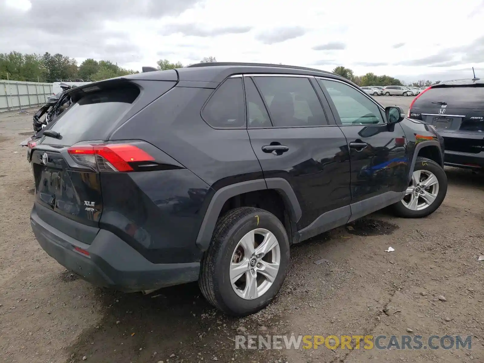 4 Photograph of a damaged car 2T3P1RFV3LW138666 TOYOTA RAV4 2020