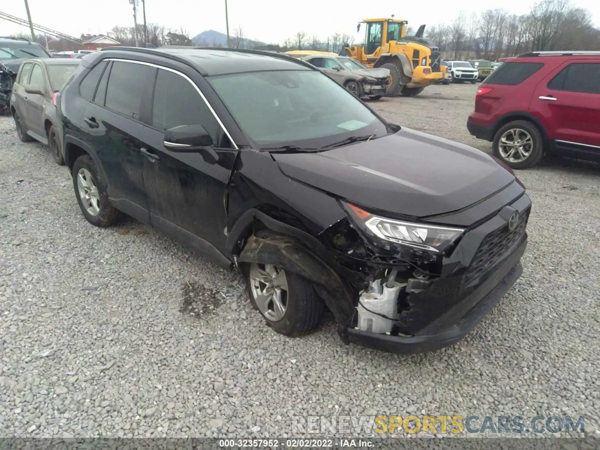 1 Photograph of a damaged car 2T3P1RFV4LC071593 TOYOTA RAV4 2020