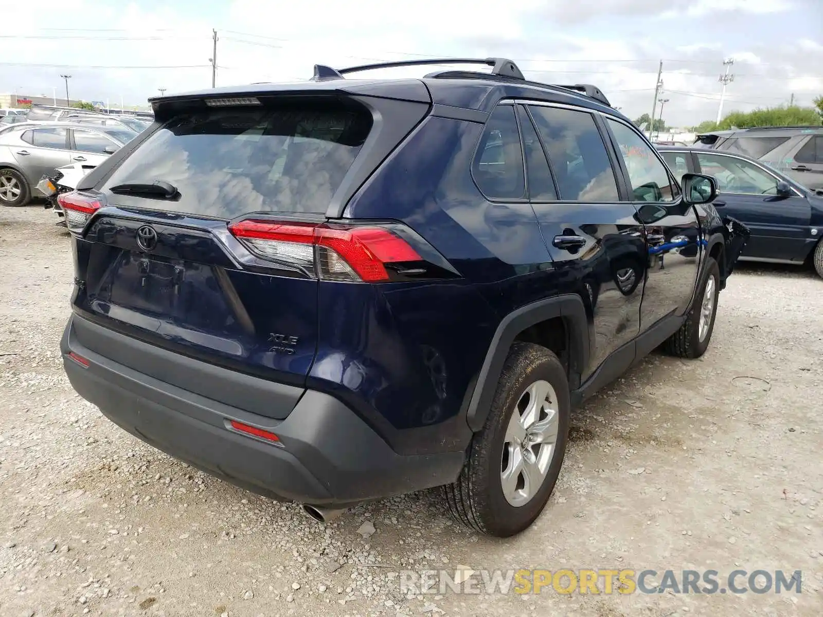 4 Photograph of a damaged car 2T3P1RFV4LC072128 TOYOTA RAV4 2020