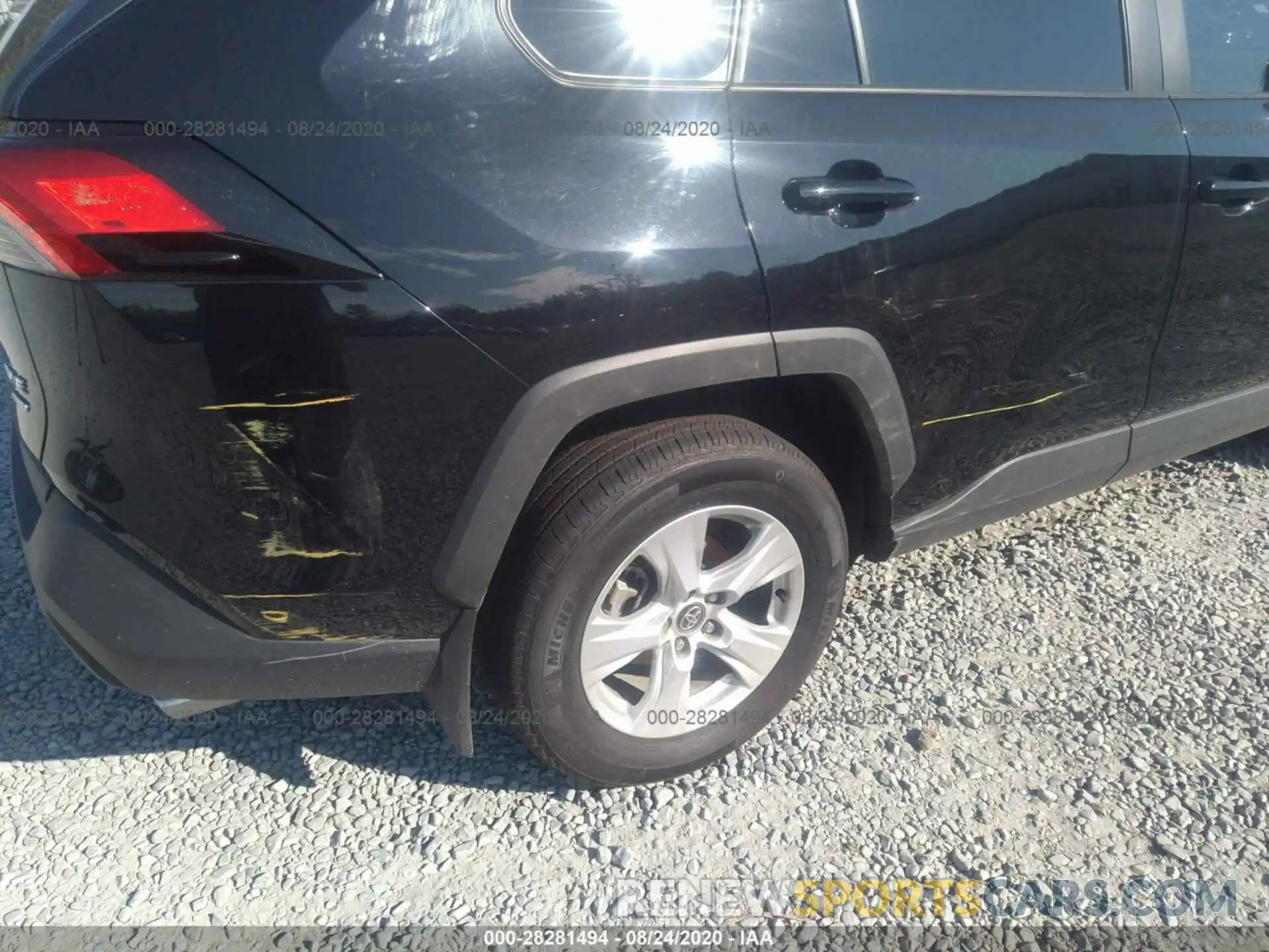 6 Photograph of a damaged car 2T3P1RFV4LC076843 TOYOTA RAV4 2020