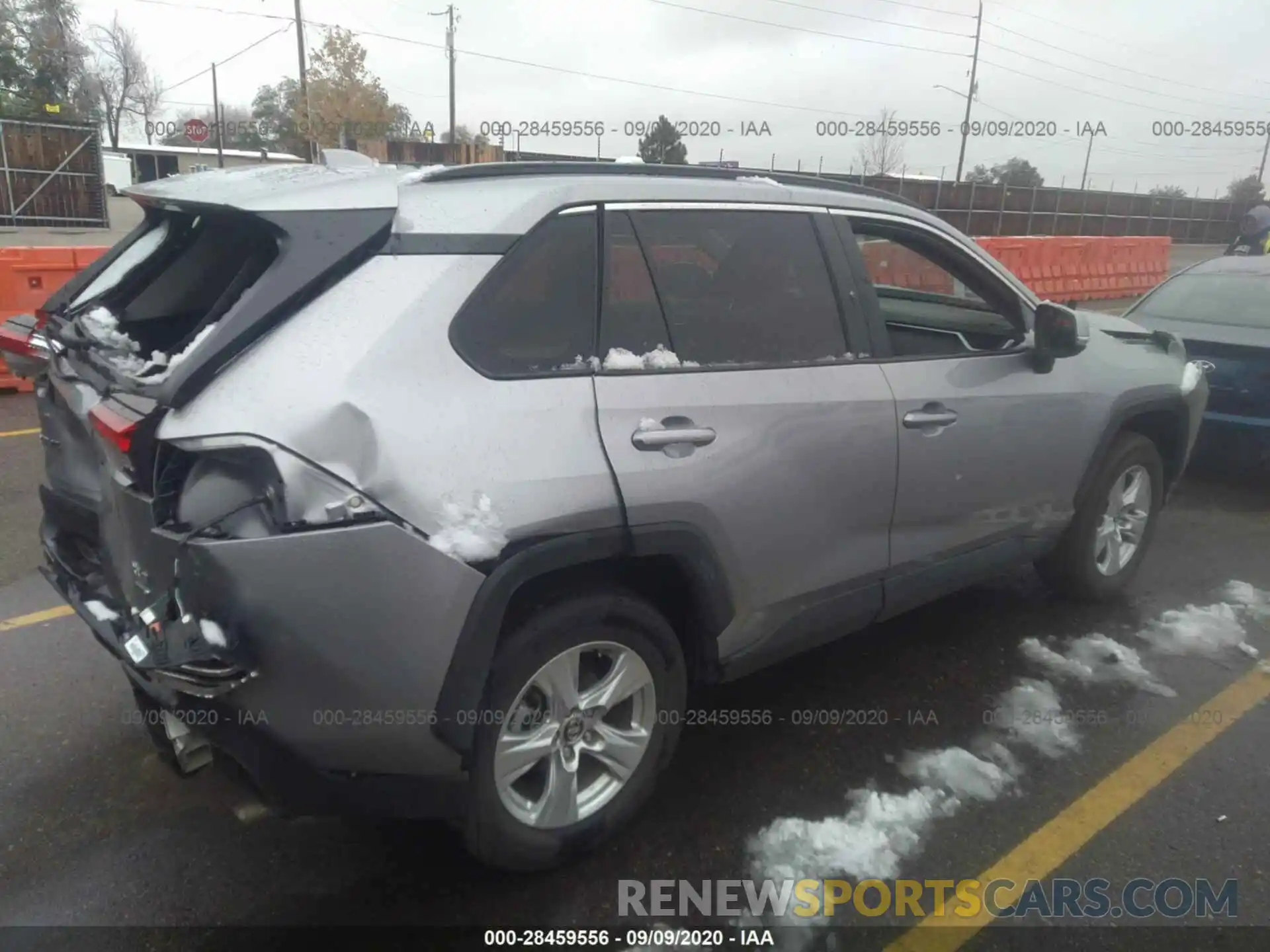 4 Photograph of a damaged car 2T3P1RFV4LC080309 TOYOTA RAV4 2020