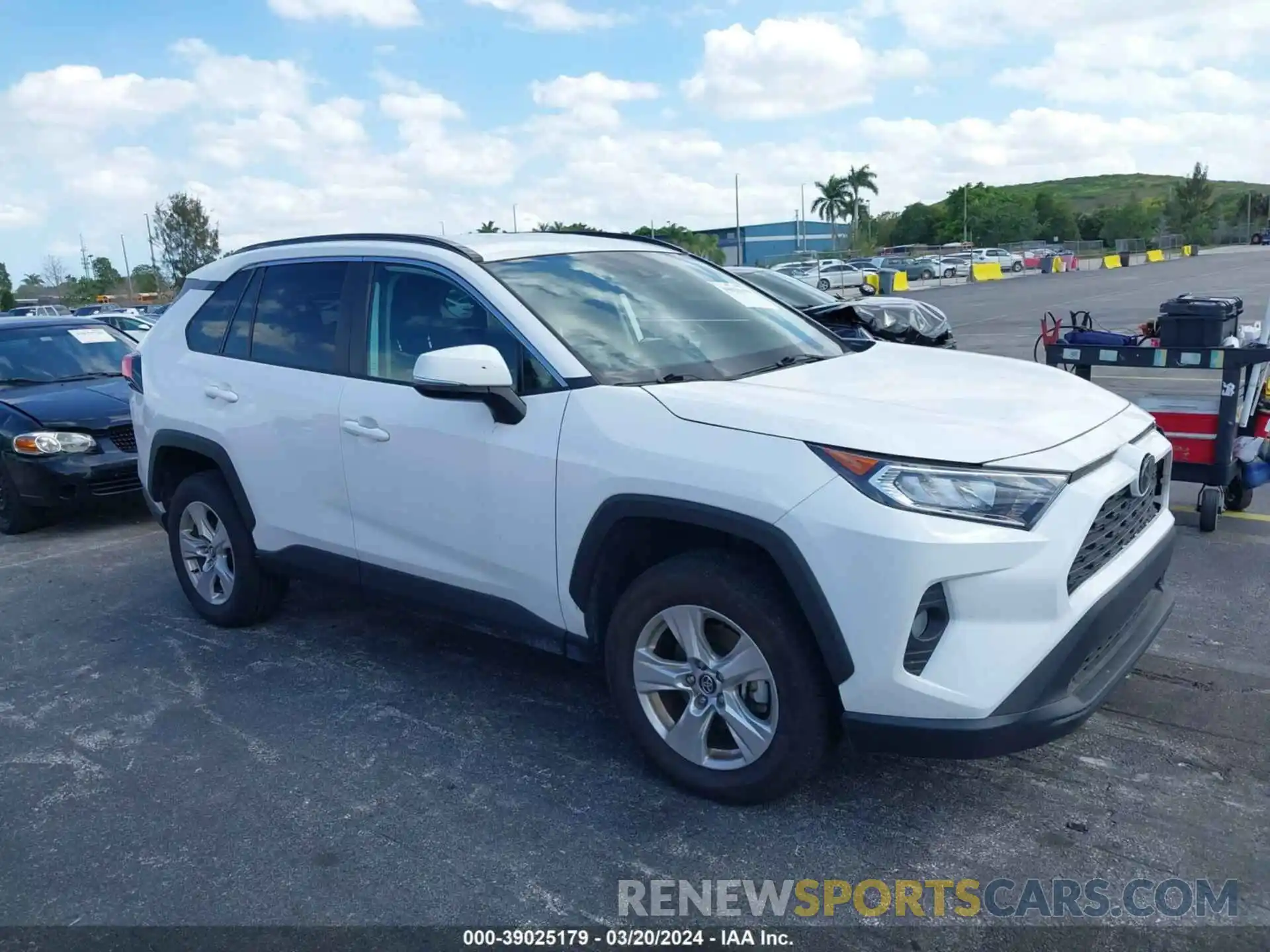 1 Photograph of a damaged car 2T3P1RFV4LC088636 TOYOTA RAV4 2020