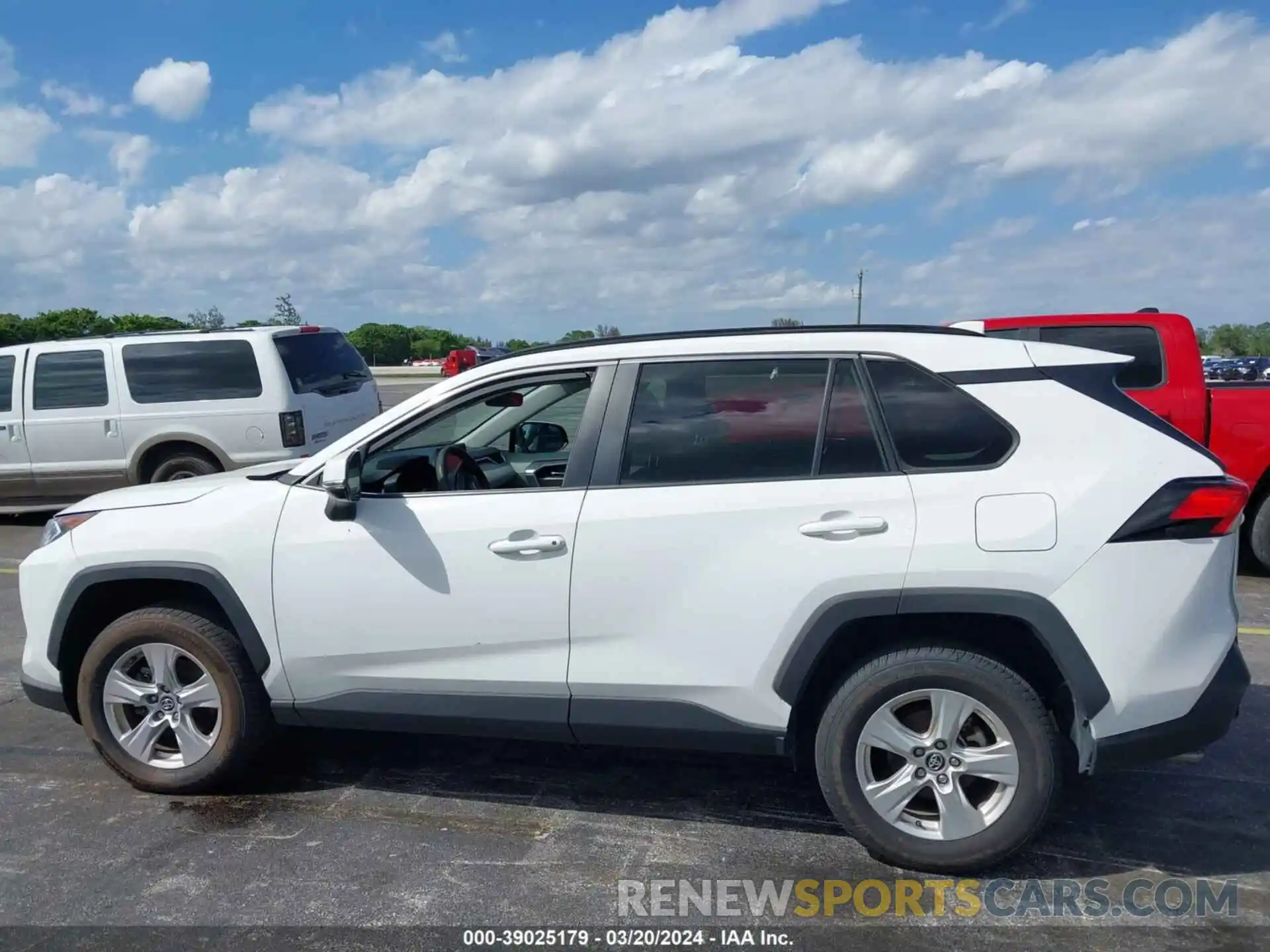 14 Photograph of a damaged car 2T3P1RFV4LC088636 TOYOTA RAV4 2020