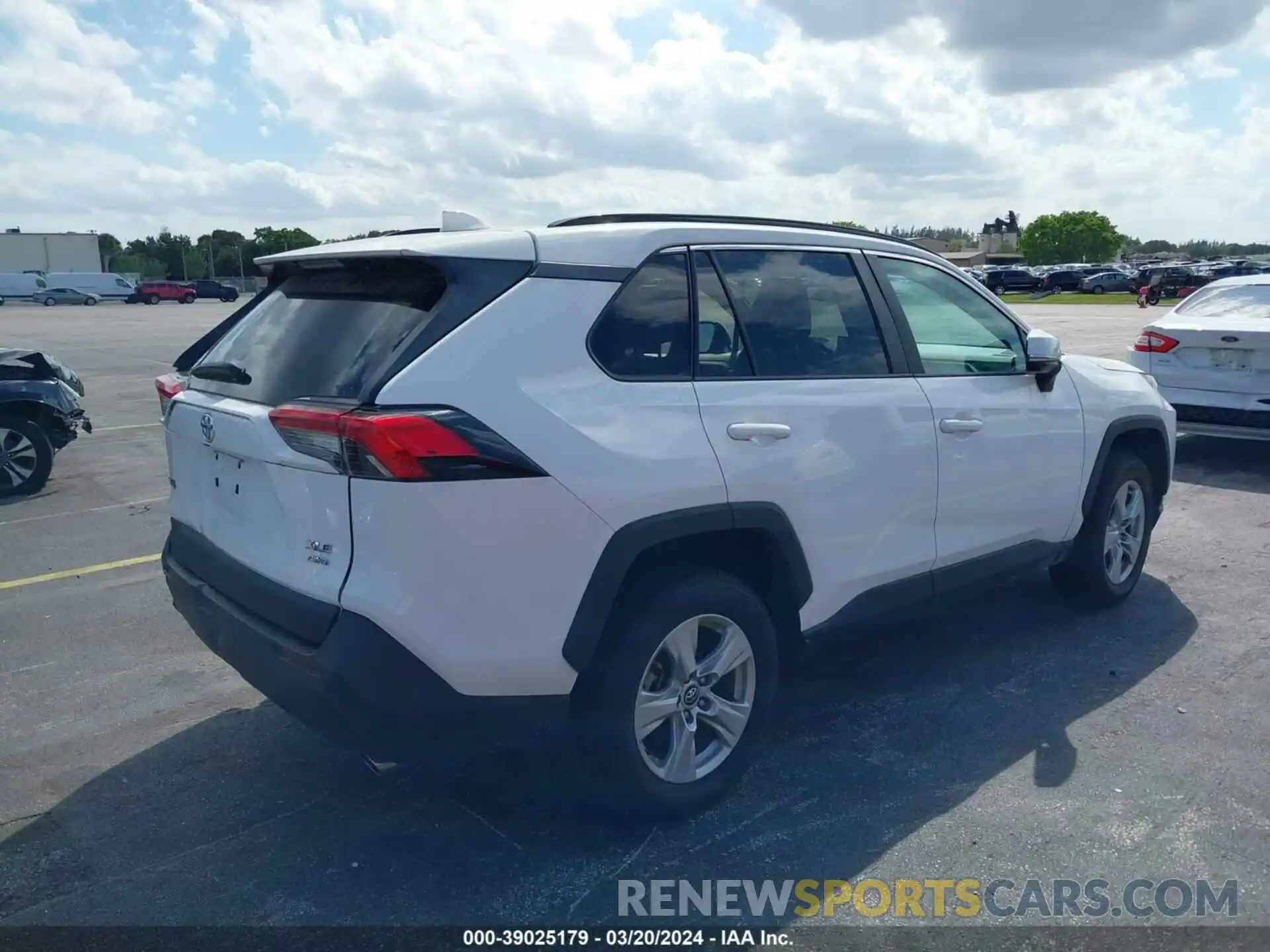 4 Photograph of a damaged car 2T3P1RFV4LC088636 TOYOTA RAV4 2020