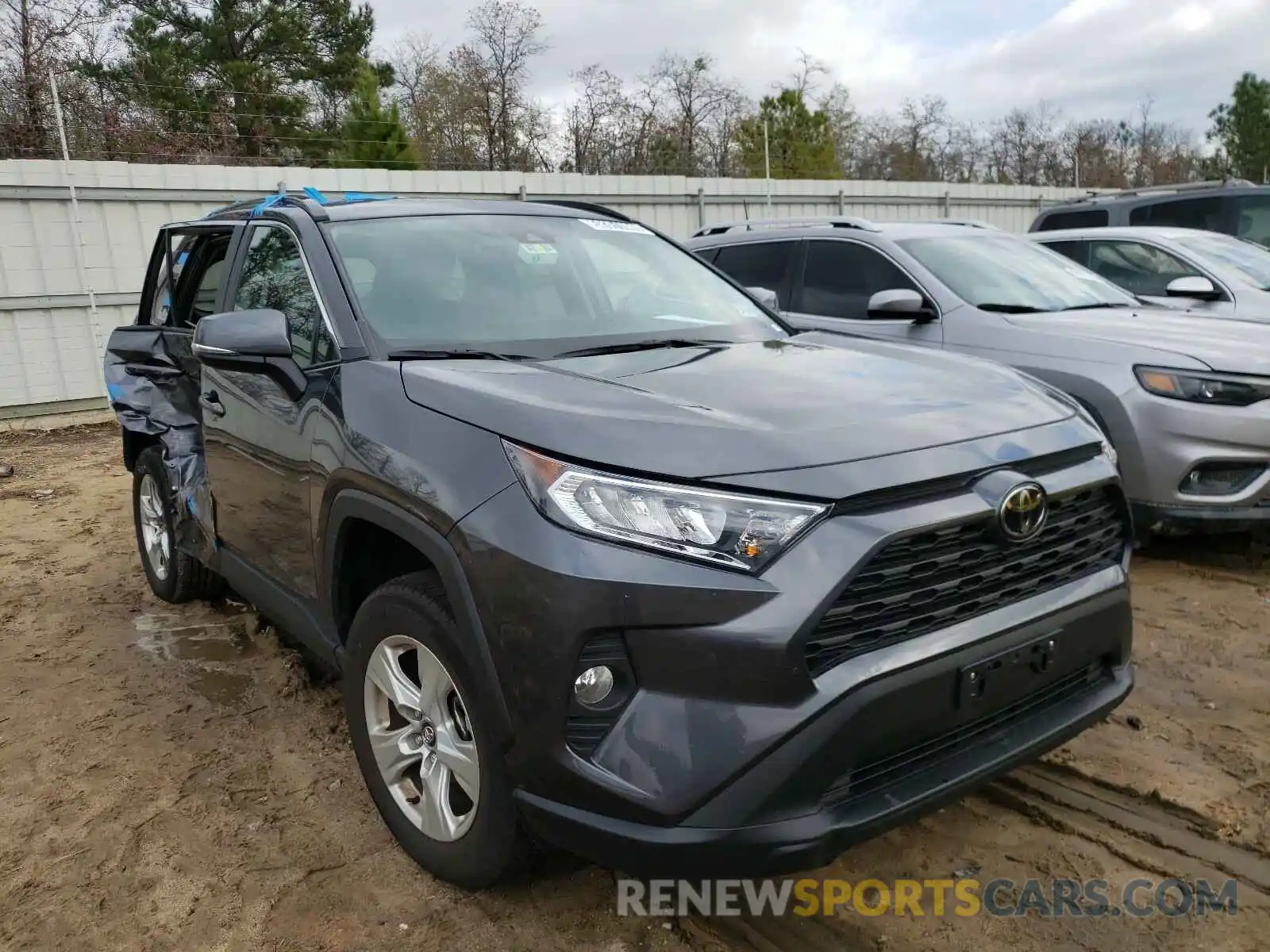 1 Photograph of a damaged car 2T3P1RFV4LC090628 TOYOTA RAV4 2020