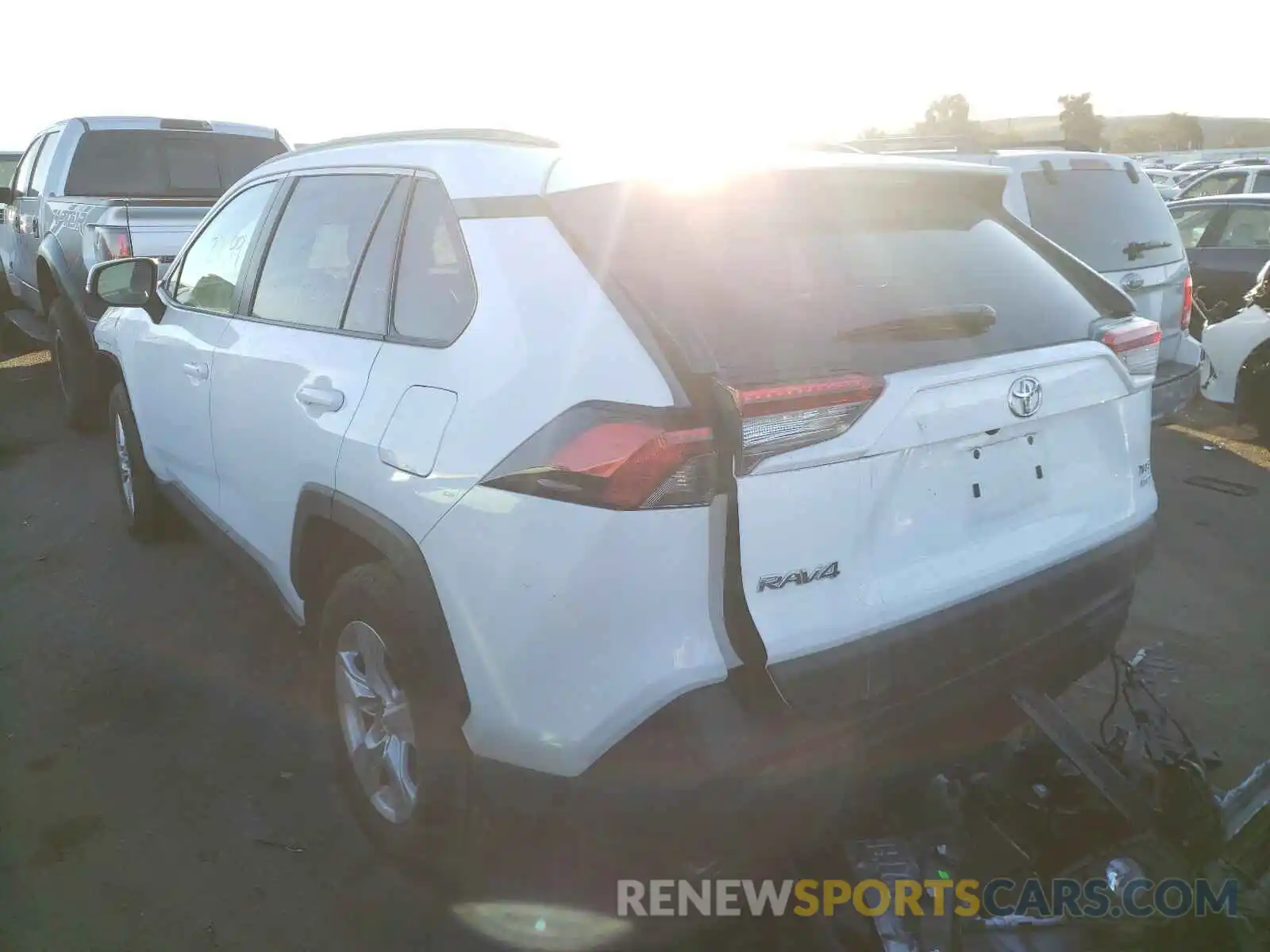 3 Photograph of a damaged car 2T3P1RFV4LC091956 TOYOTA RAV4 2020