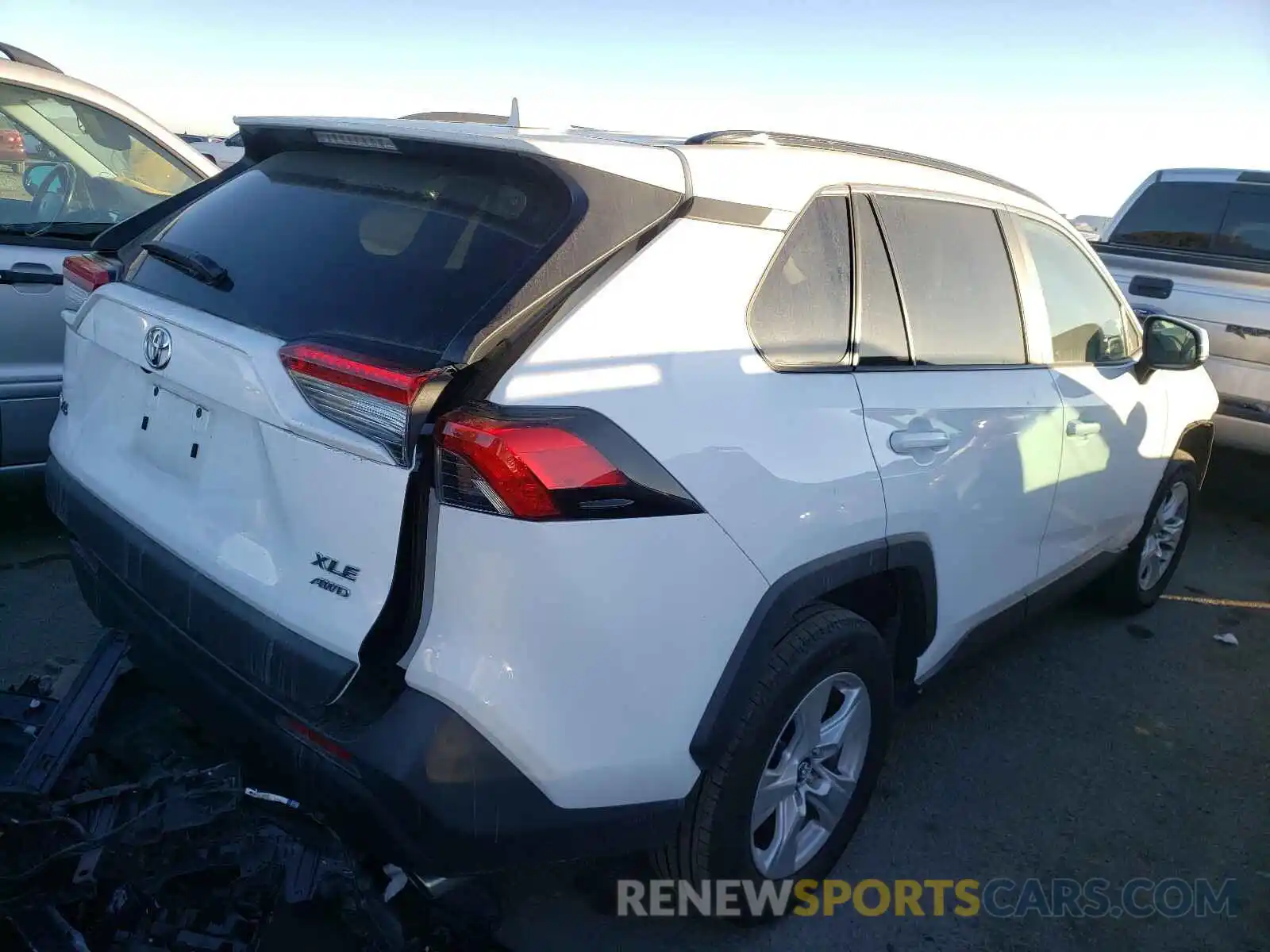 4 Photograph of a damaged car 2T3P1RFV4LC091956 TOYOTA RAV4 2020