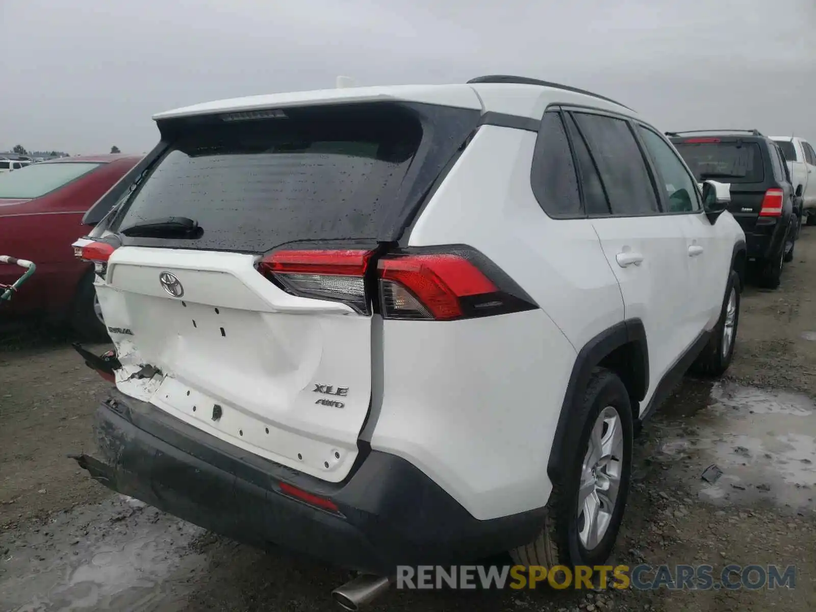 4 Photograph of a damaged car 2T3P1RFV4LC092492 TOYOTA RAV4 2020