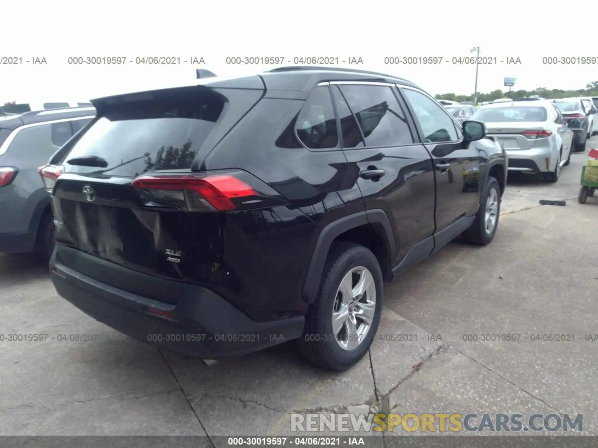 4 Photograph of a damaged car 2T3P1RFV4LC099524 TOYOTA RAV4 2020