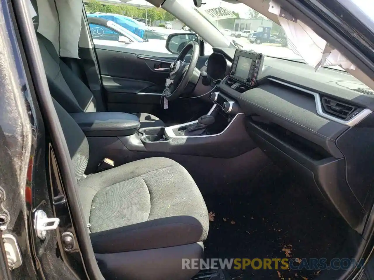 5 Photograph of a damaged car 2T3P1RFV4LC099877 TOYOTA RAV4 2020