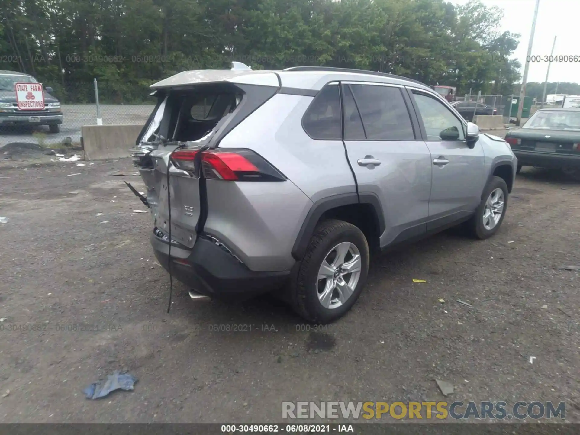 4 Photograph of a damaged car 2T3P1RFV4LC102647 TOYOTA RAV4 2020