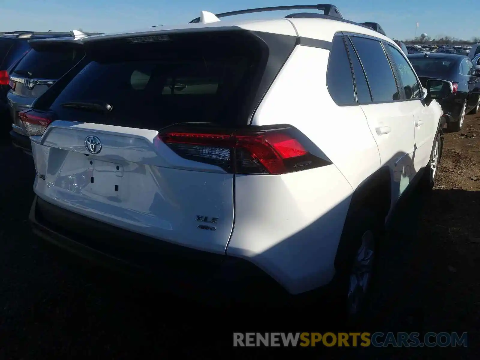 4 Photograph of a damaged car 2T3P1RFV4LW091437 TOYOTA RAV4 2020