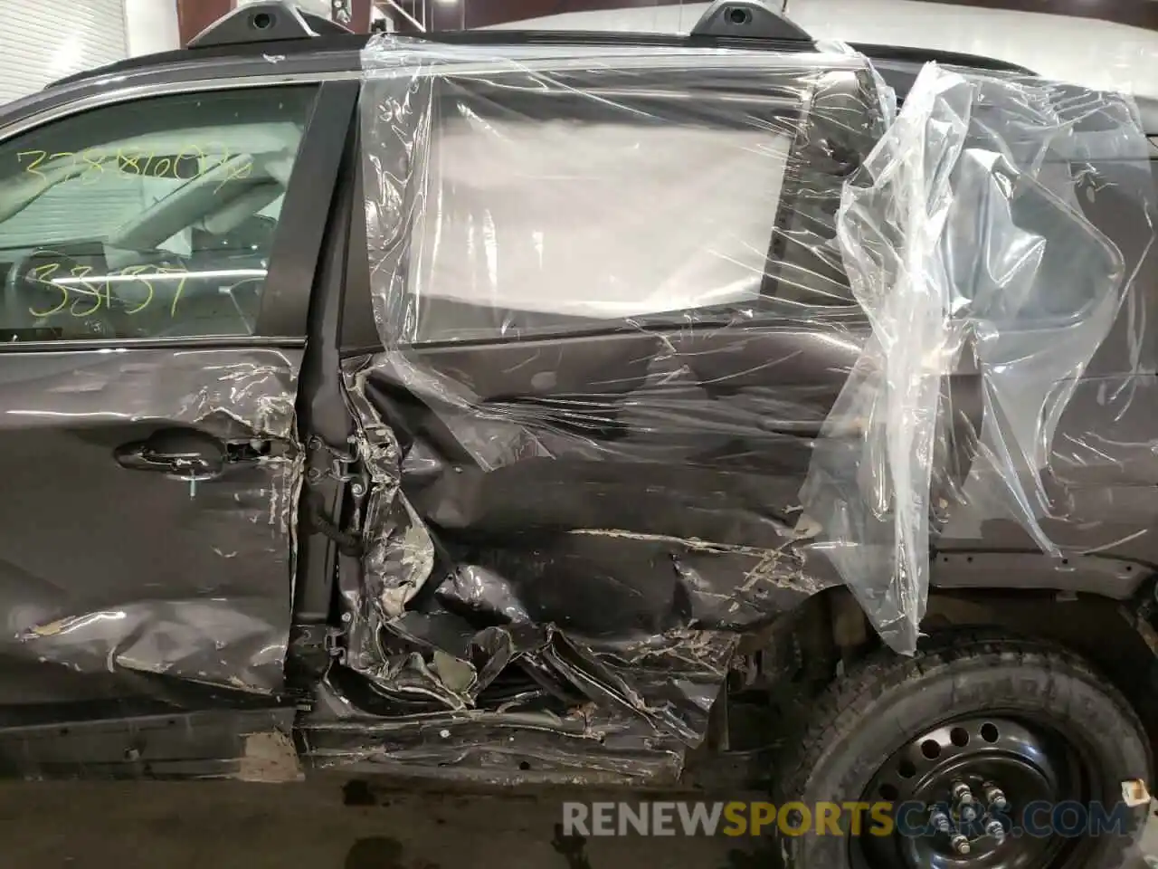 9 Photograph of a damaged car 2T3P1RFV4LW117423 TOYOTA RAV4 2020