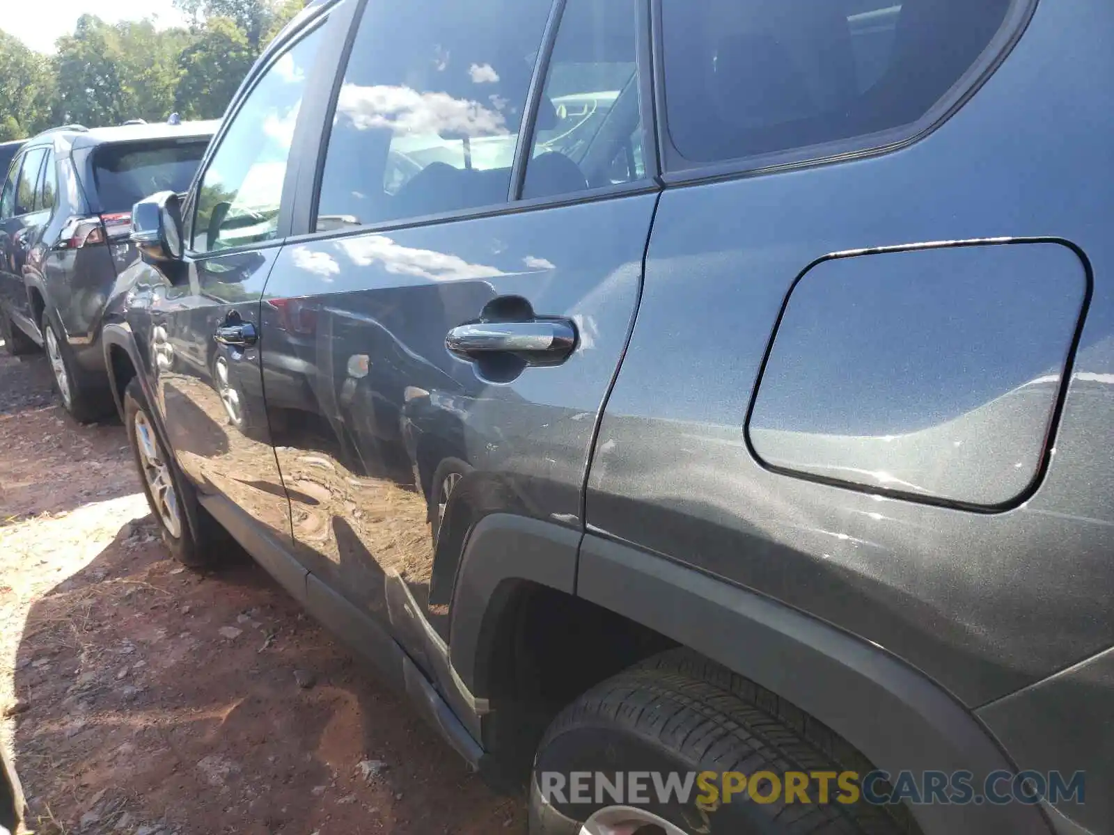 9 Photograph of a damaged car 2T3P1RFV5LC084305 TOYOTA RAV4 2020