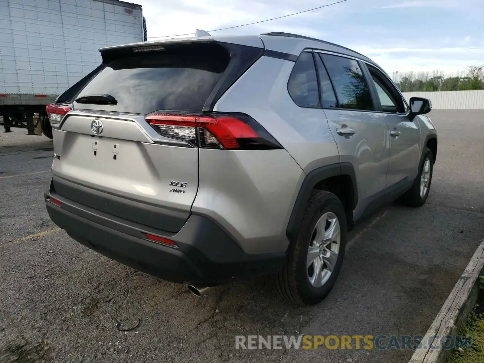 4 Photograph of a damaged car 2T3P1RFV5LC093196 TOYOTA RAV4 2020