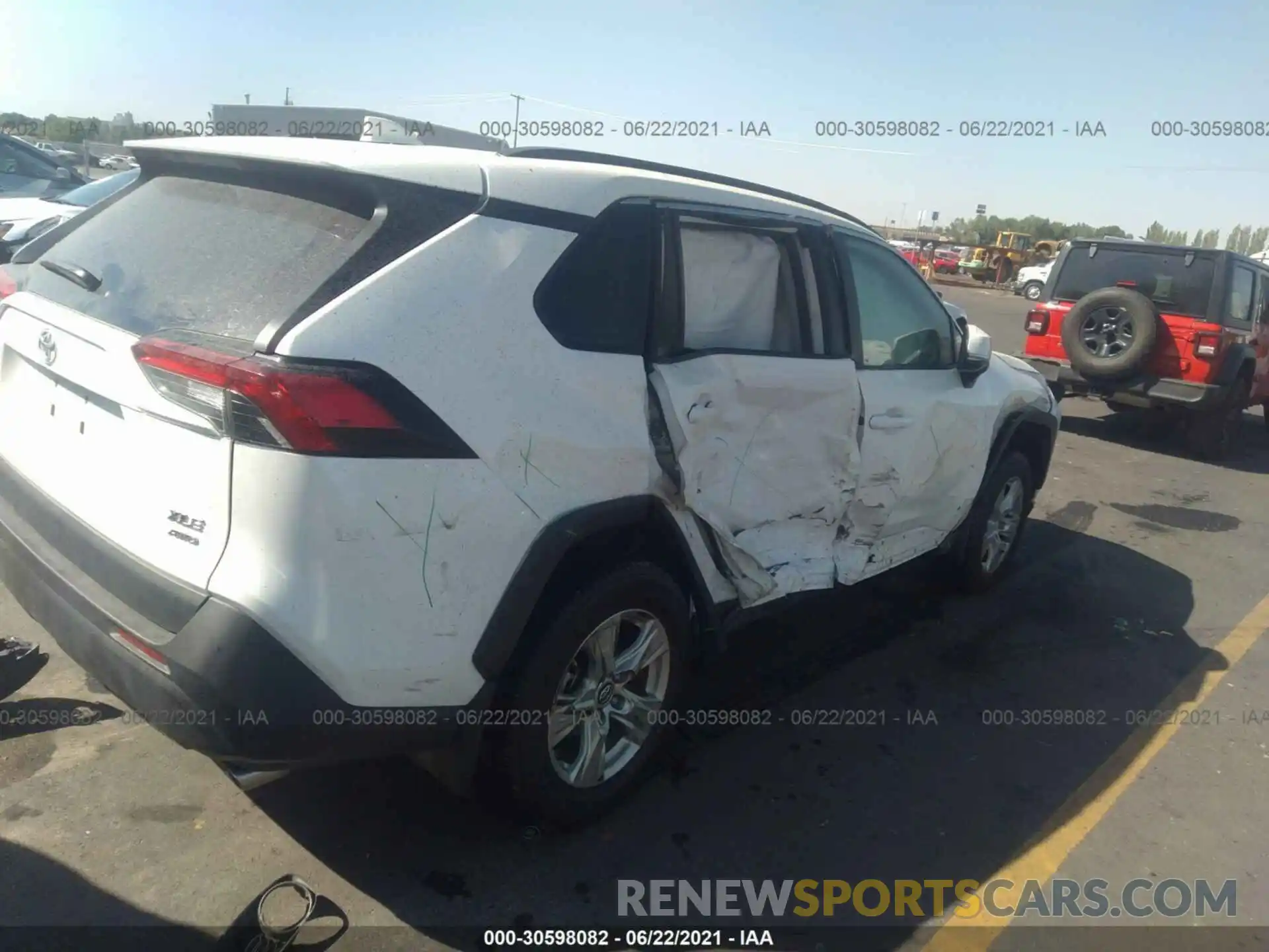 4 Photograph of a damaged car 2T3P1RFV5LC117187 TOYOTA RAV4 2020