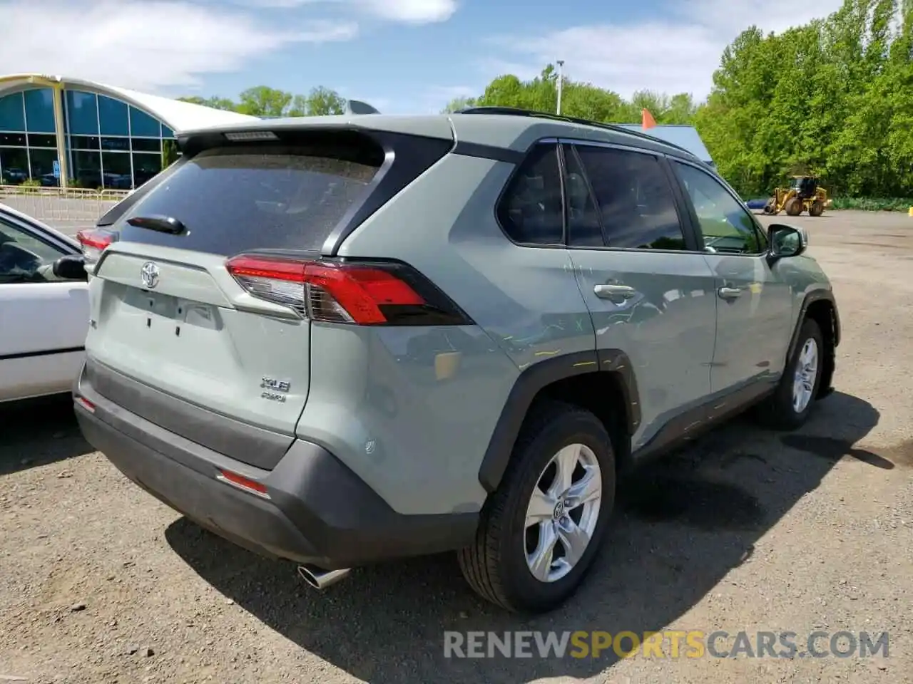 4 Photograph of a damaged car 2T3P1RFV5LC117965 TOYOTA RAV4 2020