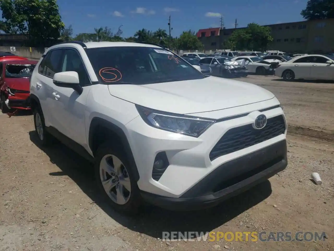 1 Photograph of a damaged car 2T3P1RFV5LC125273 TOYOTA RAV4 2020