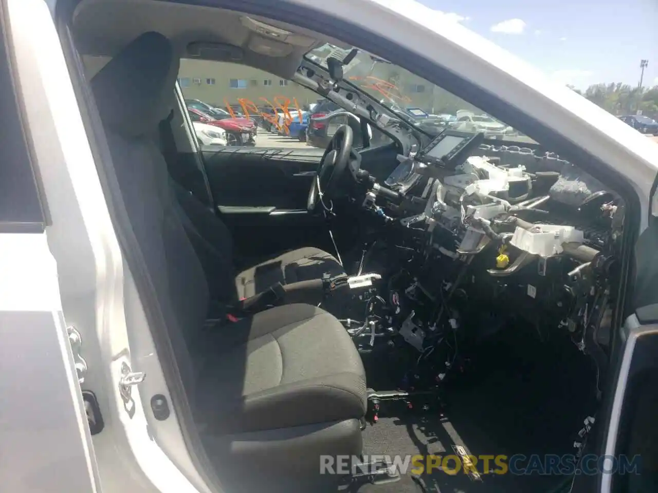 5 Photograph of a damaged car 2T3P1RFV5LC125273 TOYOTA RAV4 2020