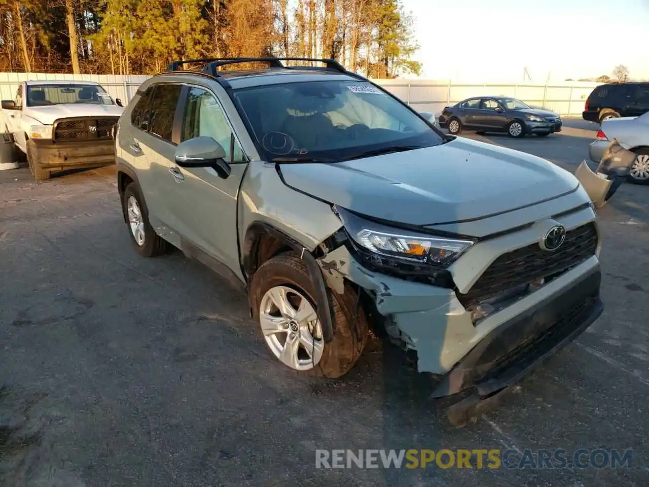 1 Photograph of a damaged car 2T3P1RFV5LC137004 TOYOTA RAV4 2020