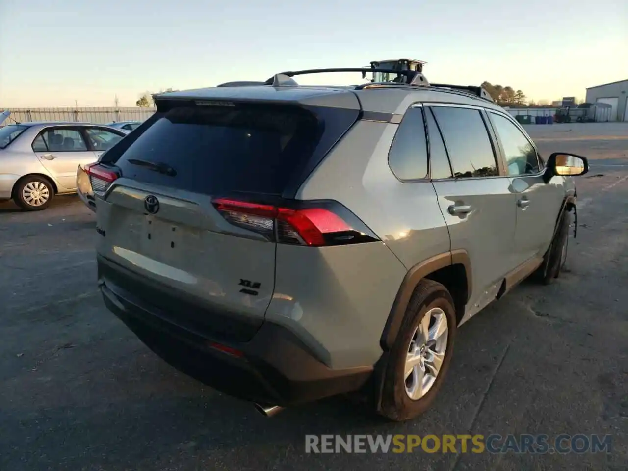 4 Photograph of a damaged car 2T3P1RFV5LC137004 TOYOTA RAV4 2020