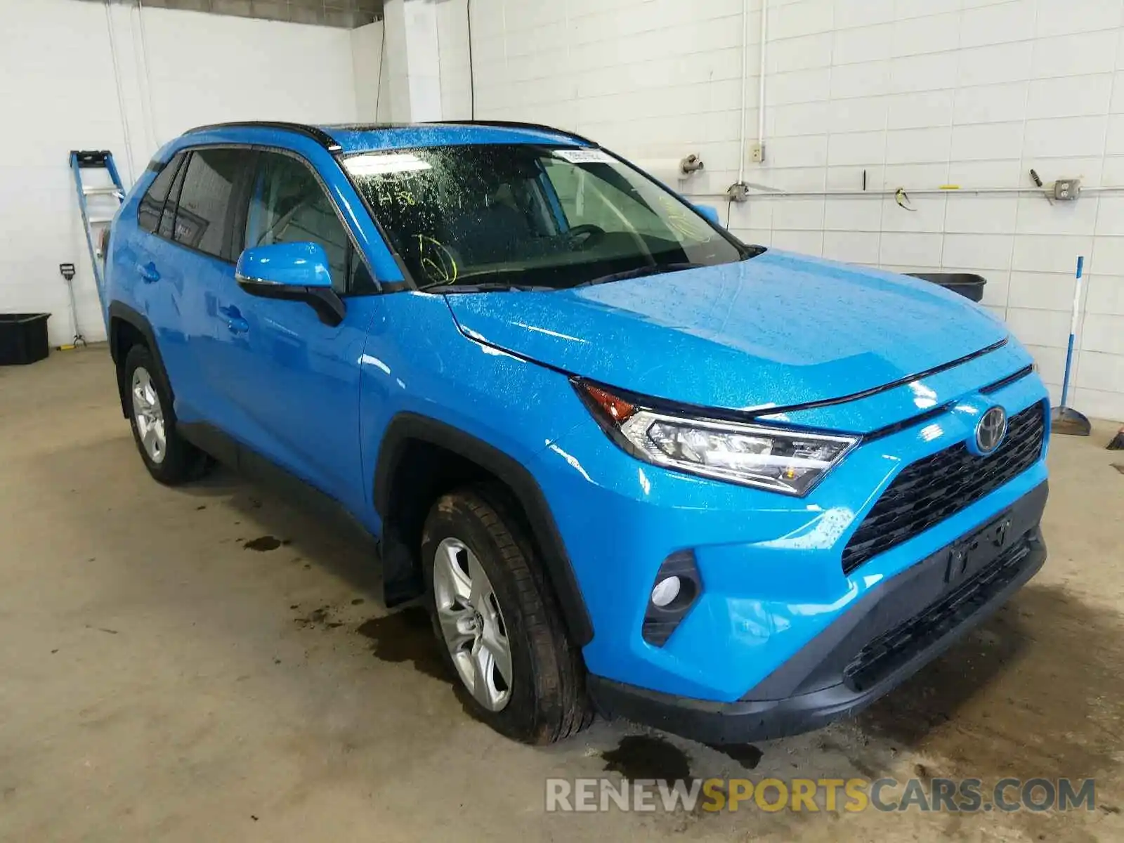 1 Фотография поврежденного автомобиля 2T3P1RFV5LW095366 TOYOTA RAV4 2020