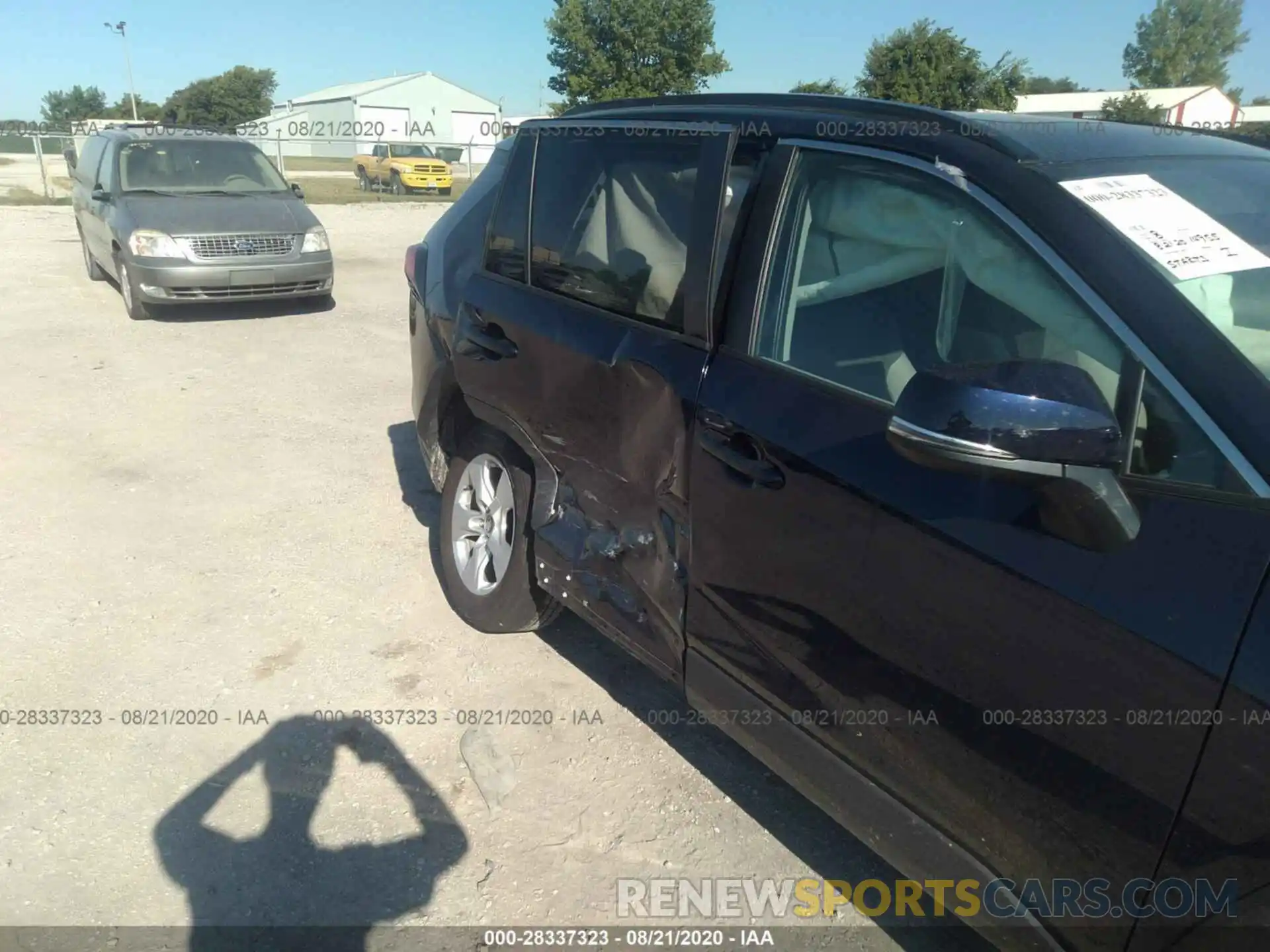 6 Photograph of a damaged car 2T3P1RFV5LW096680 TOYOTA RAV4 2020