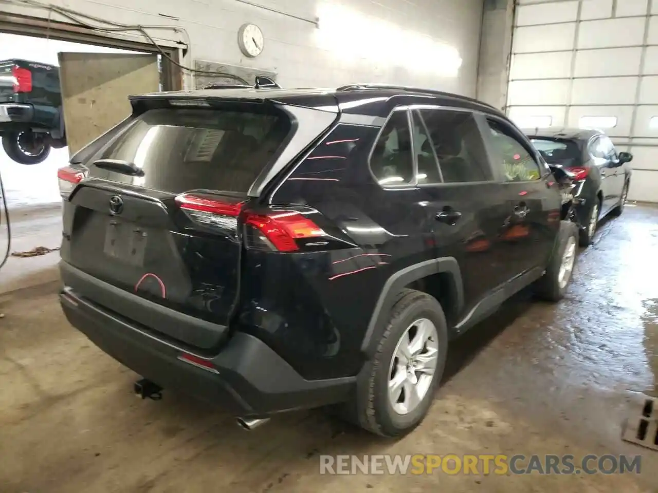 4 Photograph of a damaged car 2T3P1RFV5LW099563 TOYOTA RAV4 2020