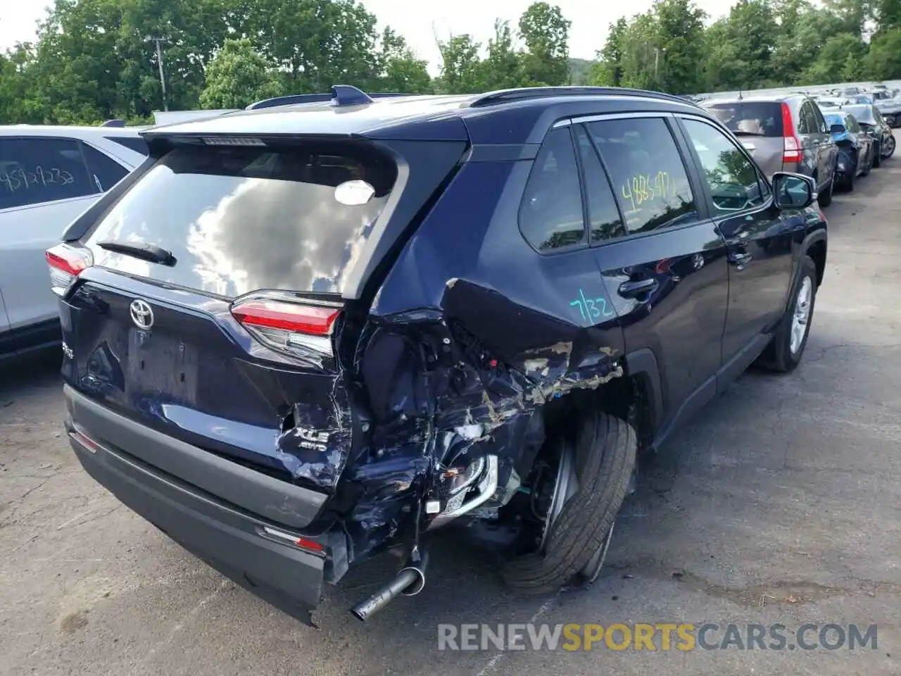 4 Photograph of a damaged car 2T3P1RFV5LW104955 TOYOTA RAV4 2020