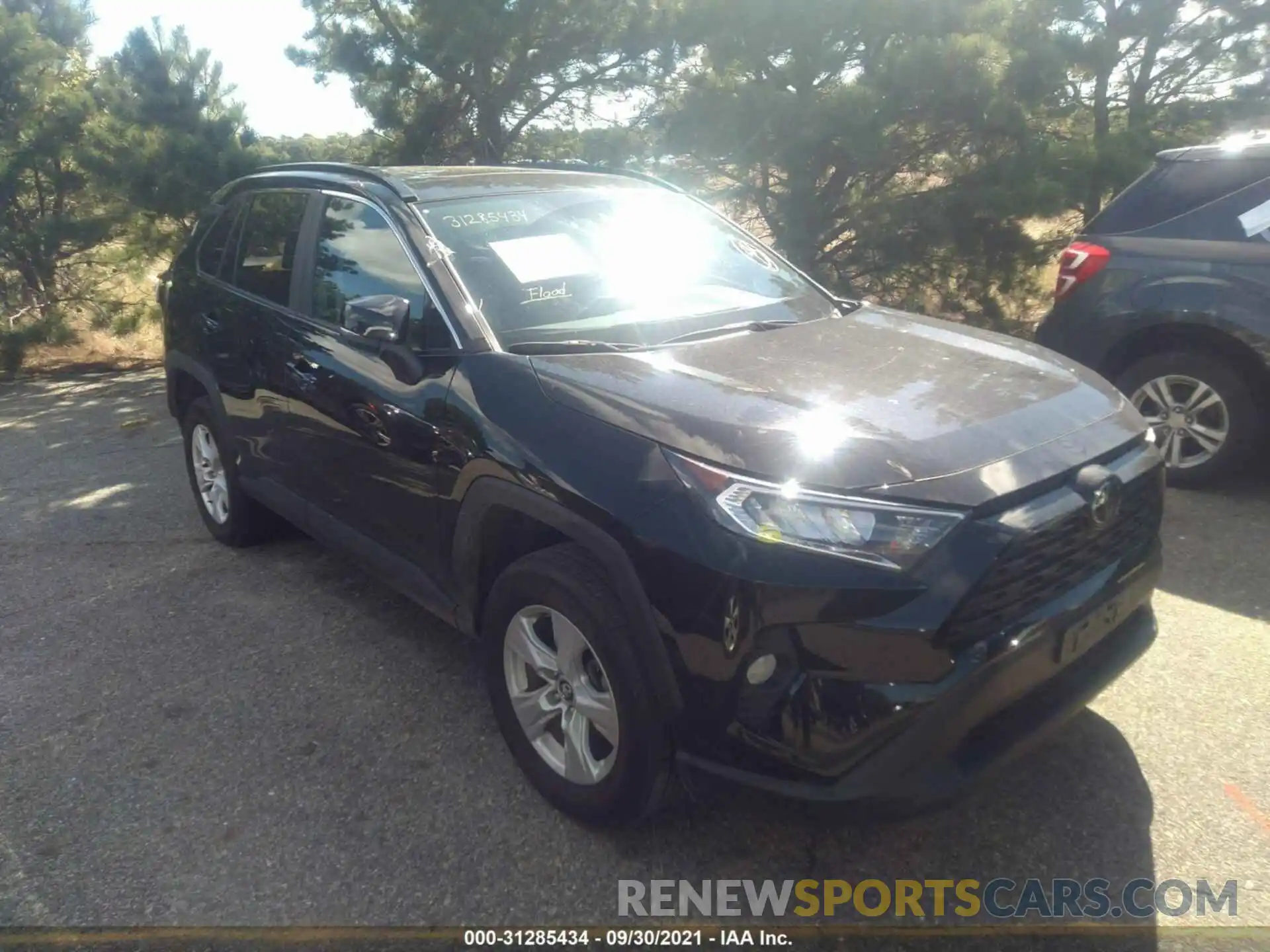 1 Photograph of a damaged car 2T3P1RFV5LW126647 TOYOTA RAV4 2020