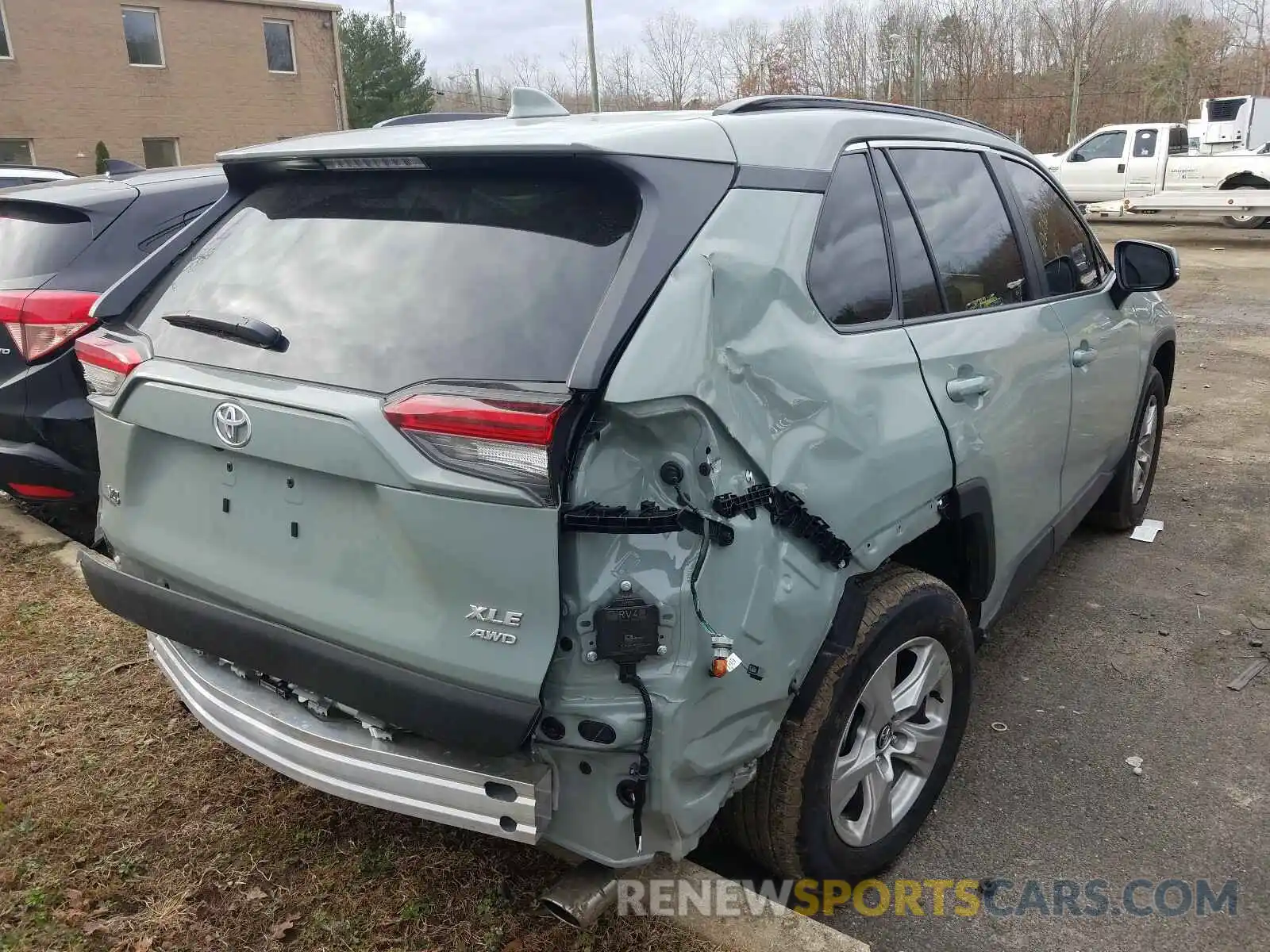 4 Photograph of a damaged car 2T3P1RFV5LW138197 TOYOTA RAV4 2020