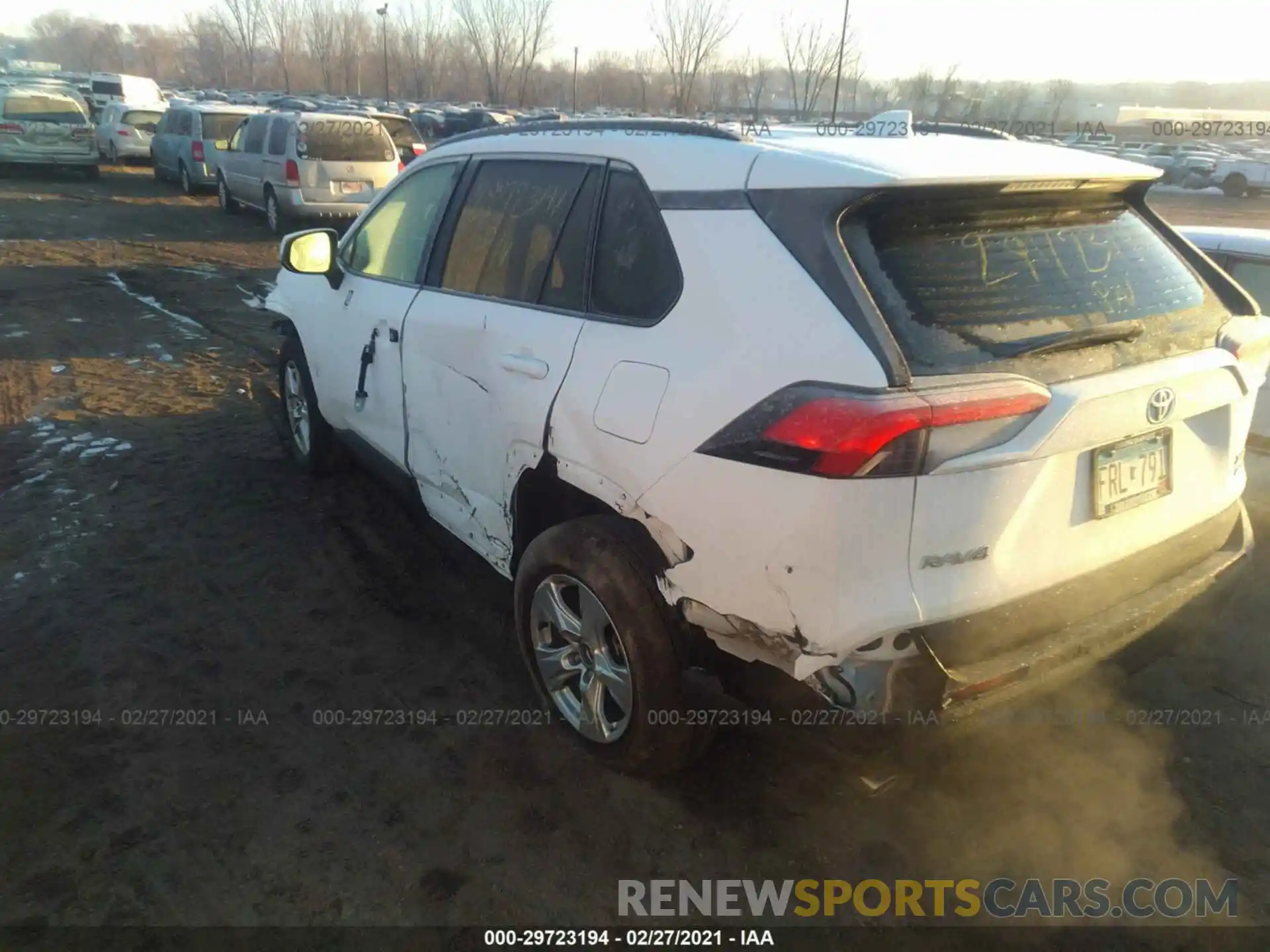 3 Фотография поврежденного автомобиля 2T3P1RFV6LC063401 TOYOTA RAV4 2020