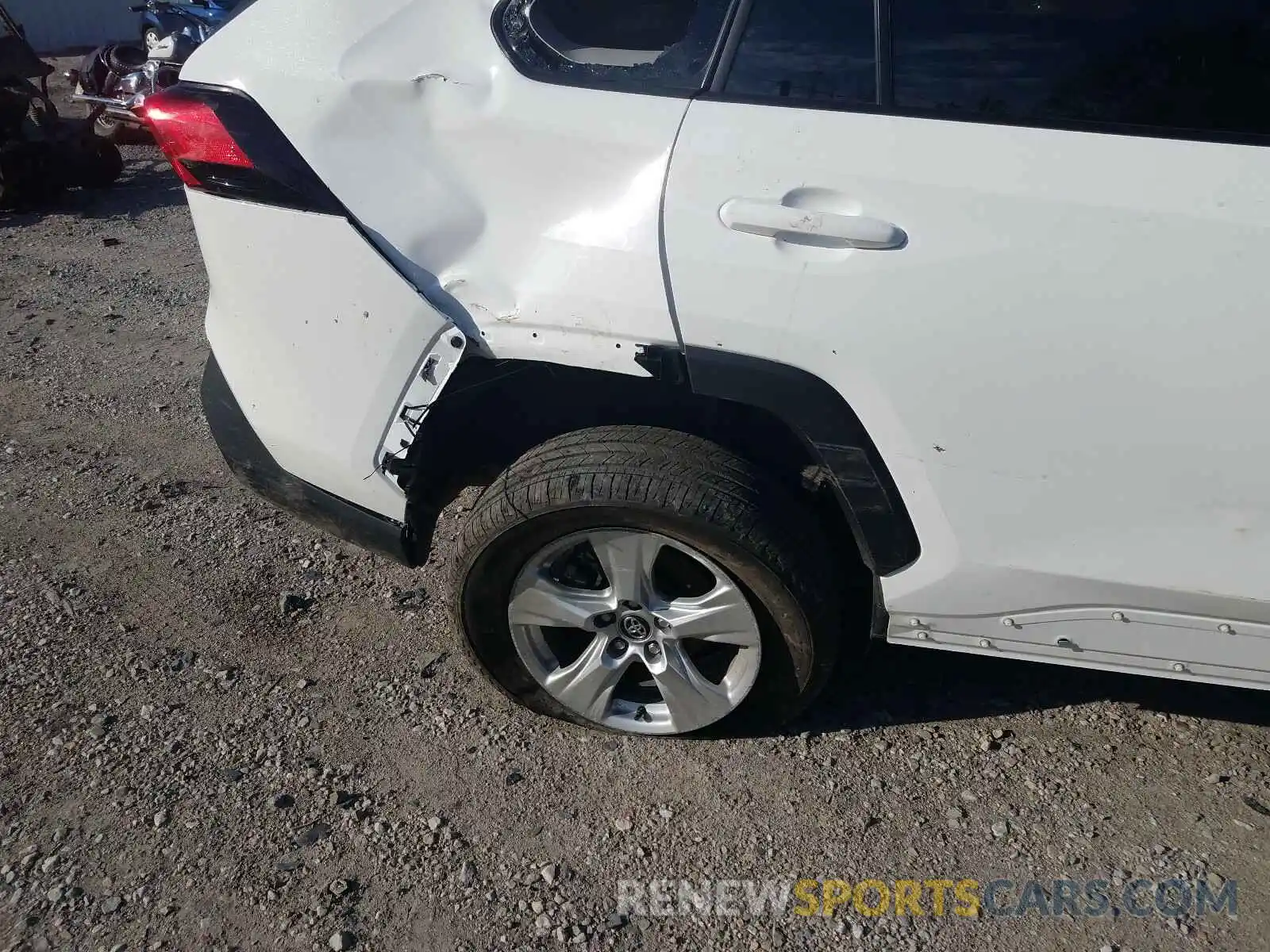 9 Photograph of a damaged car 2T3P1RFV6LC067786 TOYOTA RAV4 2020