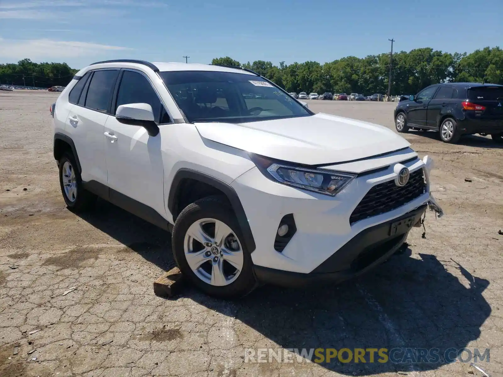 1 Photograph of a damaged car 2T3P1RFV6LC068744 TOYOTA RAV4 2020