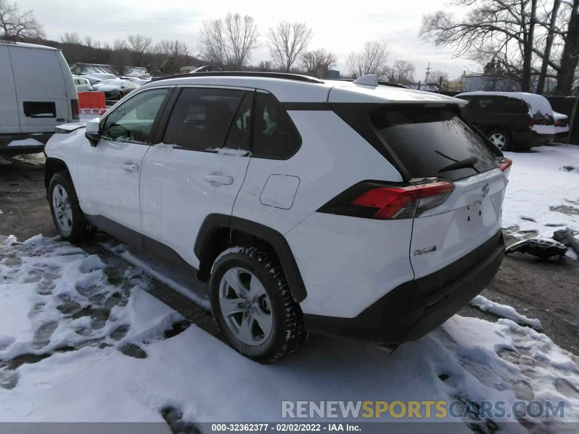 3 Photograph of a damaged car 2T3P1RFV6LC092770 TOYOTA RAV4 2020